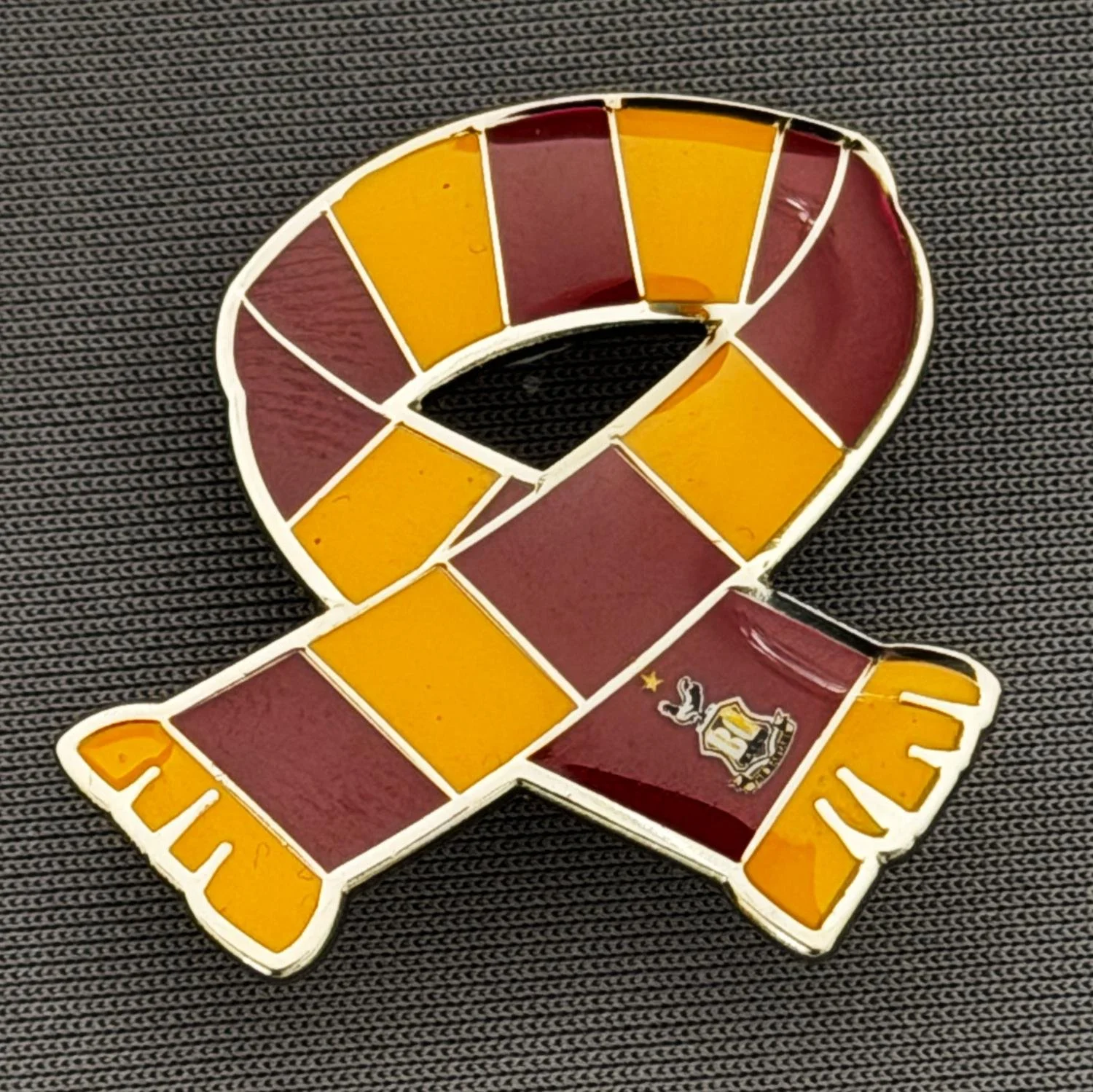Reference Number: BCSCA006
Size: H 28.3 mm x W 28.3 mm
Pin Type: Metal Clutch
Plating: Silver
Value: £6
Manufacturer: Bradford City Shop
Comments: Claret & Amber Scarf City Logo