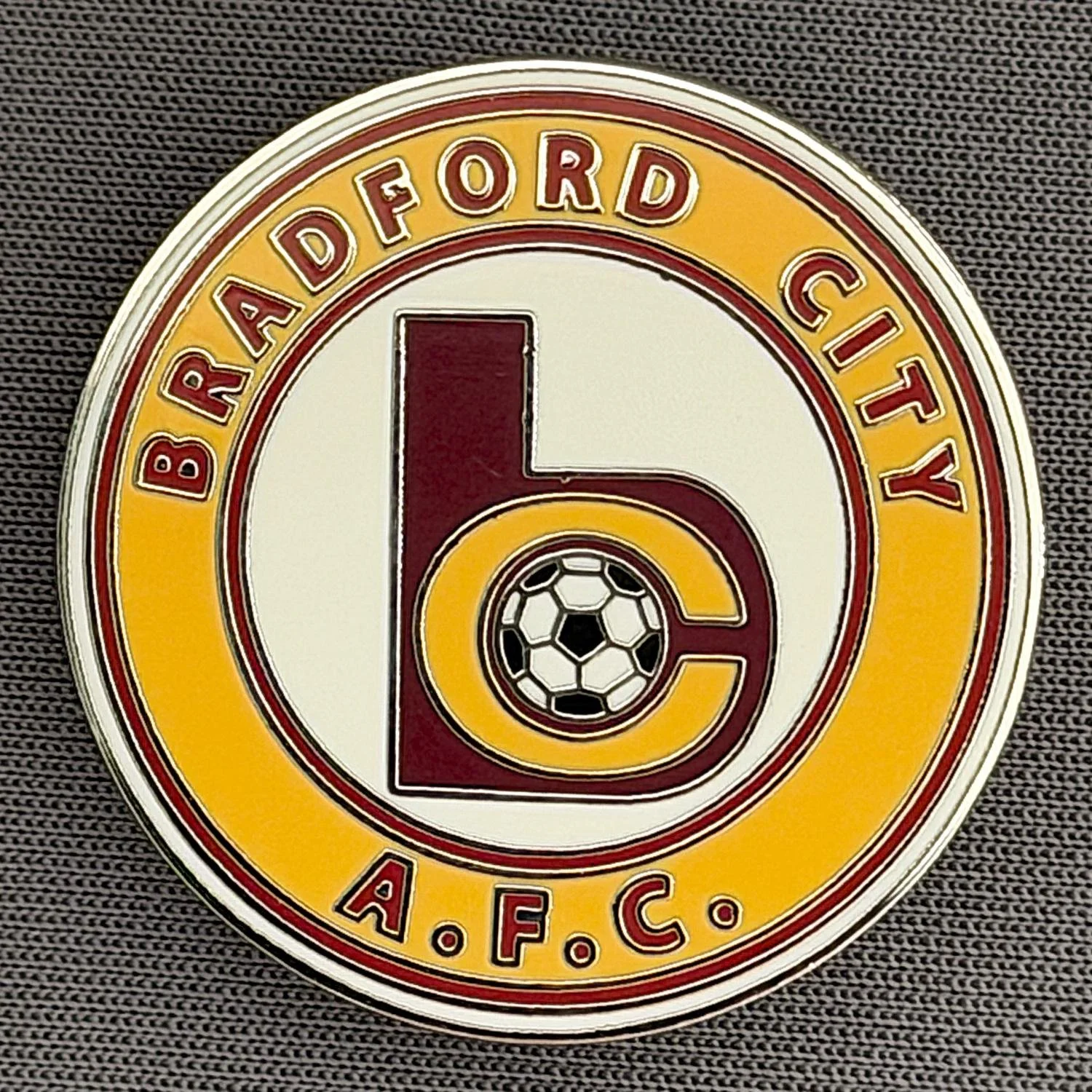 Reference Number: BCC&L050
Size: D 30.1 mm
Pin Type: Brooch Pin
Plating: Silver
Value: £8
Manufacturer: Badges Plus
Comments: Circular Bradford City BC Logo