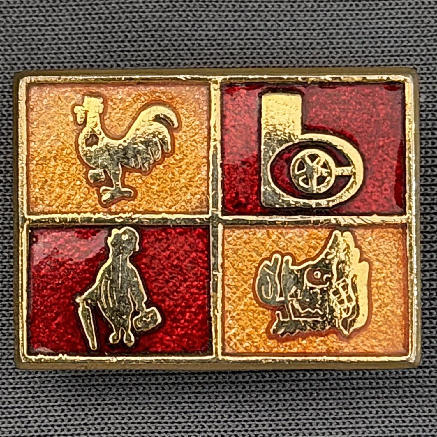 Reference Number: BCMUL002
Size: H 17.8 mm x W 24.1 mm
Pin Type: Brooch Pin
Plating: Gold
Value: £8
Manufacturer: Unknown
Comments: Amber & Claret Bantam, bc Logo, City Gent, Boar's Head
