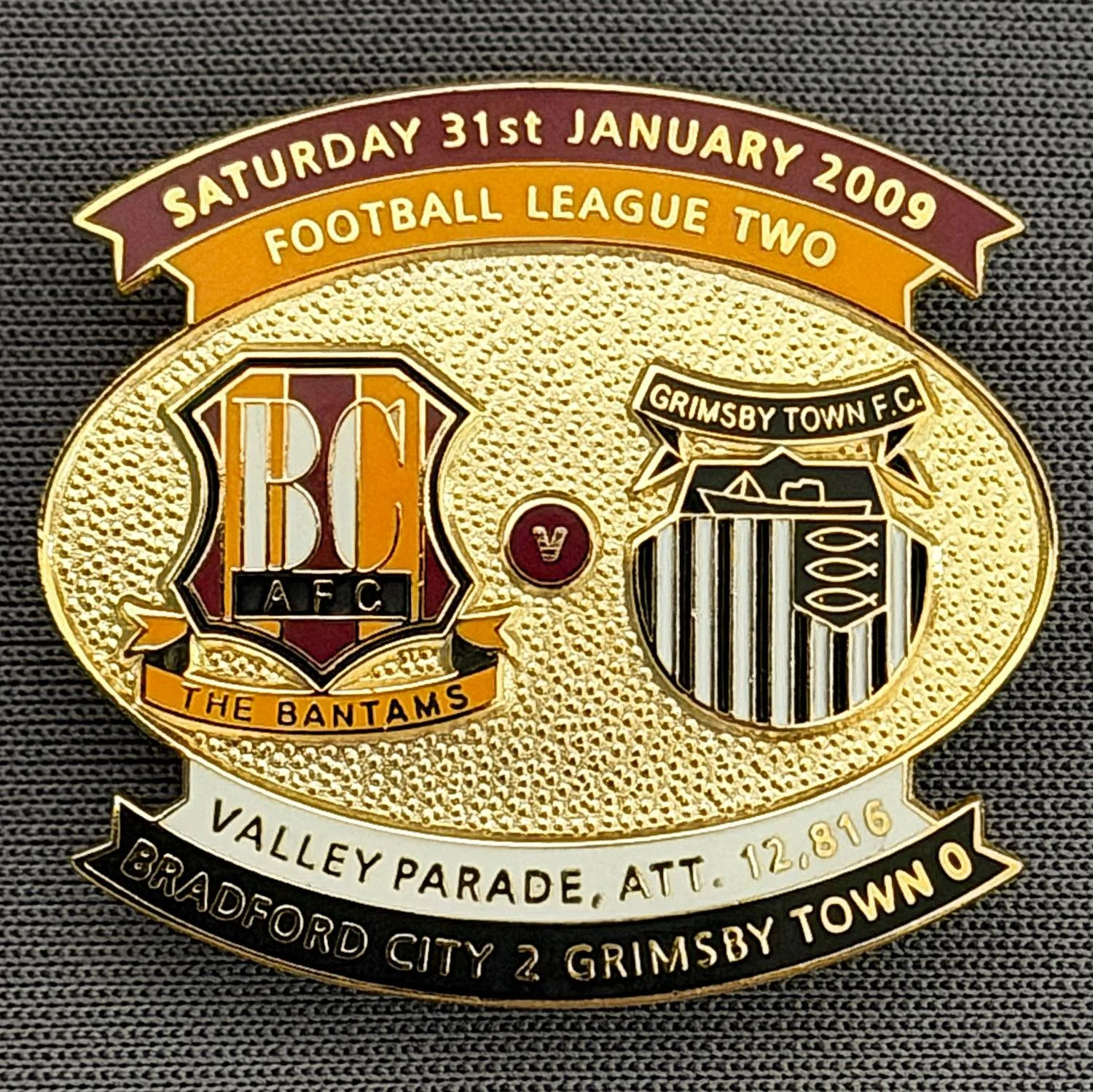 Reference Number: BCFIX0015
Size: H 26.6 mm x W 29 mm
Pin Type: Brooch Pin
Plating: Gold
Value: £8
Manufacturer: Bradford City Badges
Comments: Bradford City v Grimsby Town 2008/09 Limited Edition 100 Badges
