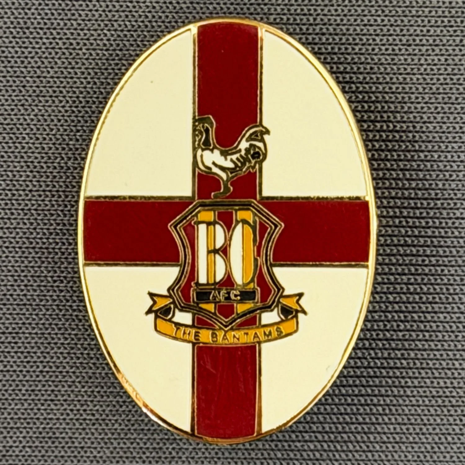 Reference Number: BCFLA044
Size: H 26 mm x W 18.2 mm
Pin Type: Brooch Pin
Plating: Gold
Value: £6
Manufacturer: Unknown
Comments: Claret St. George's Flag, City Crest