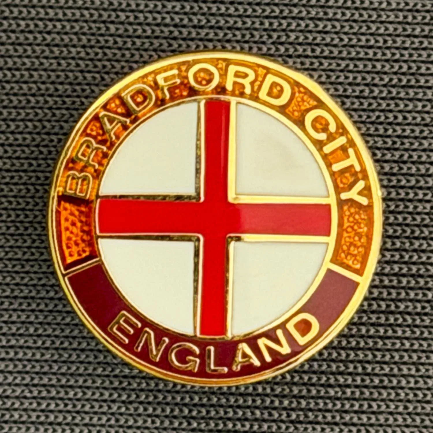 Reference Number: BCFLA022
Size: D 15.3 mm
Pin Type: Metal Clutch
Plating: Gold
Value: £6
Manufacturer: Andy Stokes
Comments: Circular St George Cross, Bradford City, England, Amber & Claret