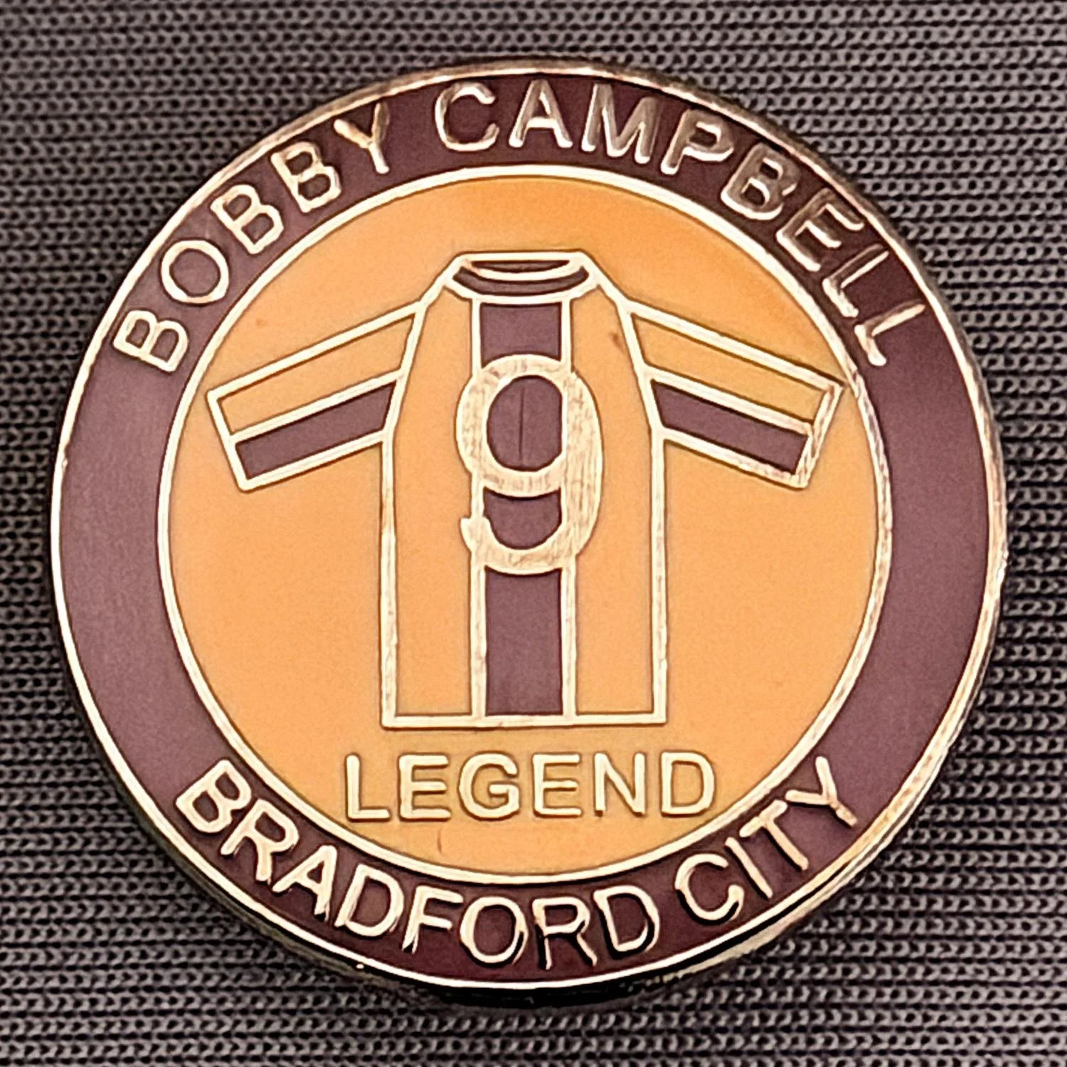 Reference Number: BCUN019
Size: D 24.3 mm
Pin Type: Brooch Pin
Plating: Black Nickel
Value: £6
Manufacturer: Unknown
Comments: Bobby Campbell Claret & Amber Legend