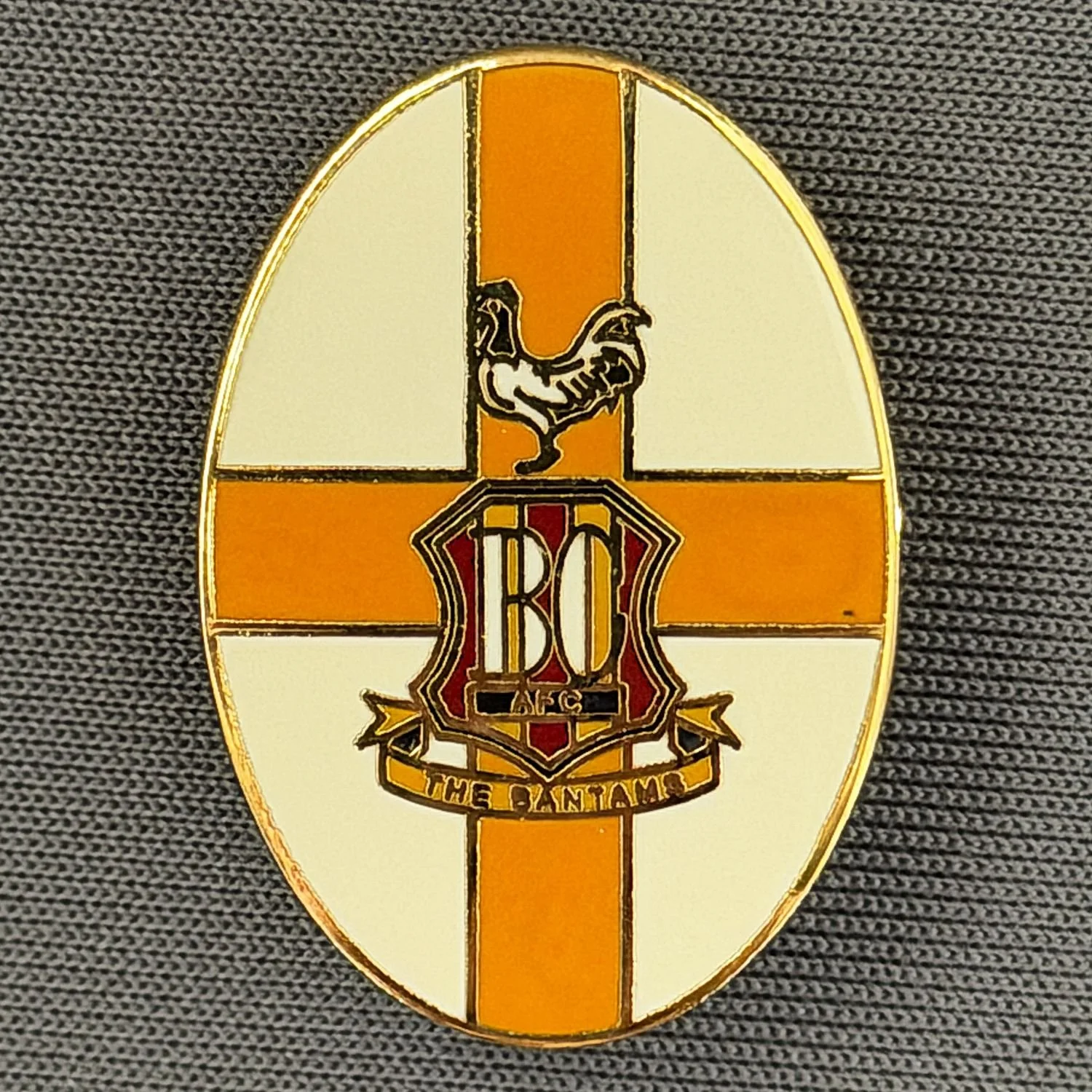 Reference Number: BCFLA045
Size: H 26 mm x W 18.2 mm
Pin Type: Brooch Pin
Plating: Gold
Value: £6
Manufacturer: Unknown
Comments: Amber St. George's Flag, City Crest