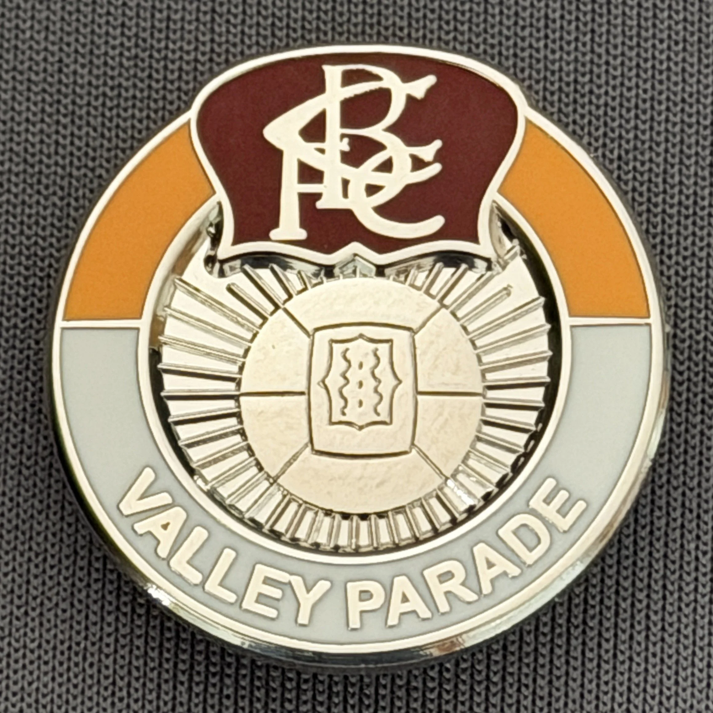 Reference Number: BCVP017
Size: H 24.2 mm x W 23.6 mm
Pin Type: Brooch Pin
Plating: Silver
Value: £4
Manufacturer: Unknown
Comments: Claret, Amber & White, Bradford Park Avenue Style, Valley Parade