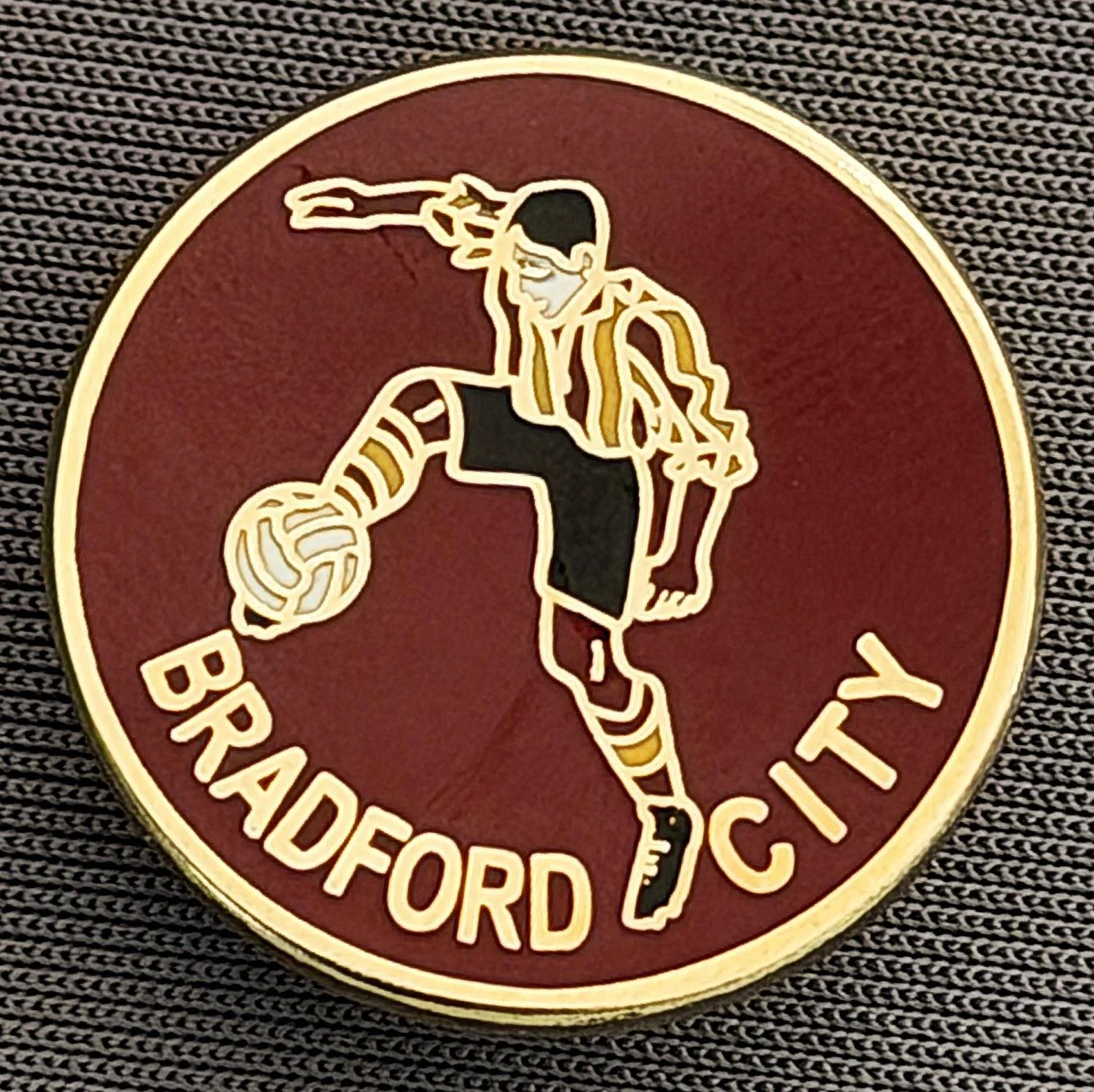 Reference Number: BCBCFC086
Size: D 22.1 mm
Pin Type: Brooch Pin
Plating: Gold
Value: £4
Manufacturer: Unknown
Comments: Bradford City Footballer Claret Version