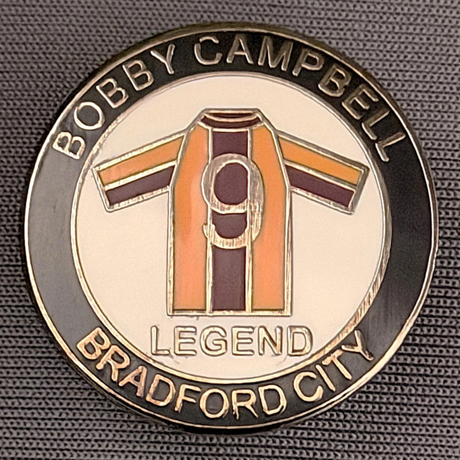 Reference Number: BCUN021
Size: D 24.3 mm
Pin Type: Brooch Pin
Plating: Black Nickel
Value: £6
Manufacturer: Unknown
Comments: Bobby Campbell Black & White Legend