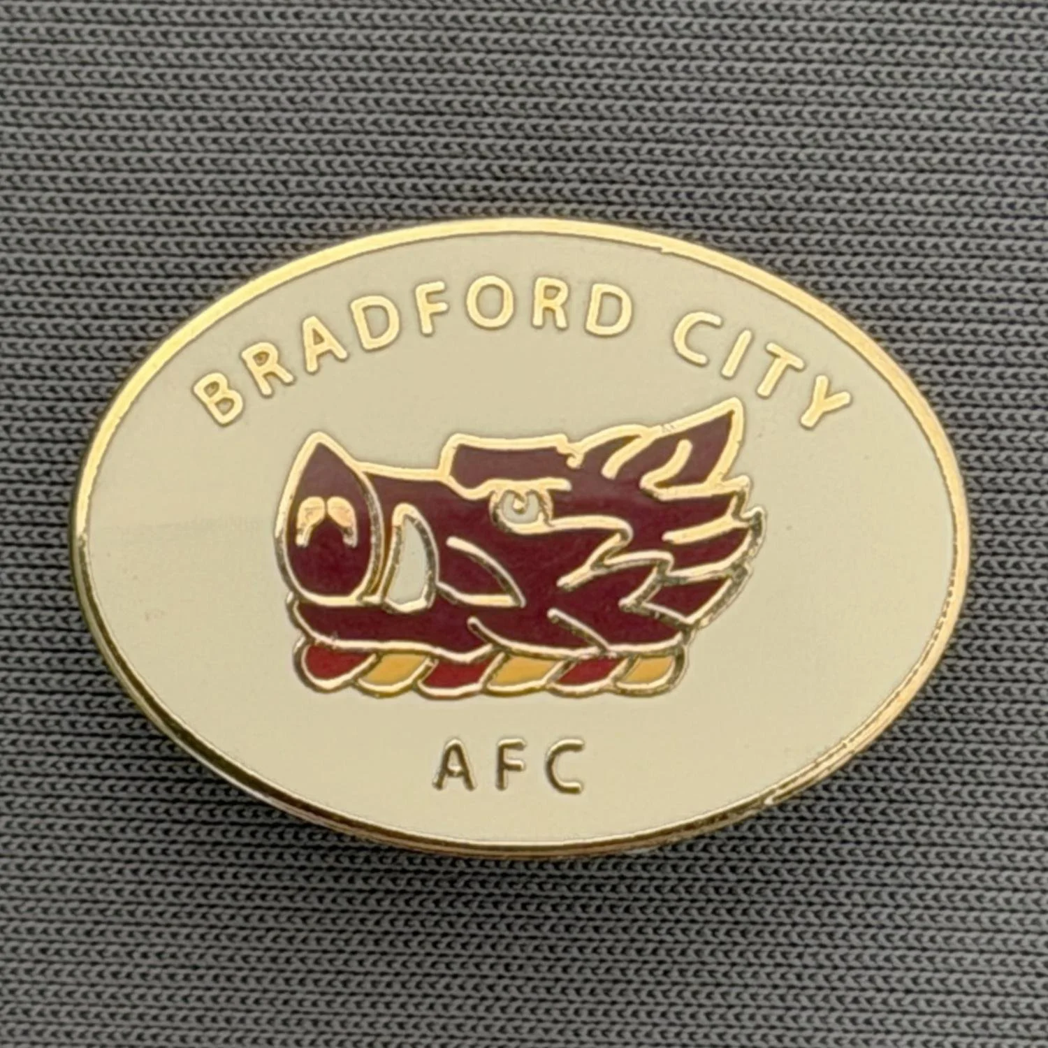 Reference Number: BCBOH051
Size: H 18 x W 25.3 mm
Pin Type: Brooch Pin
Plating: Gold
Value: £8
Manufacturer: Paraders
Comments: Claret Boar's Head in White Oval