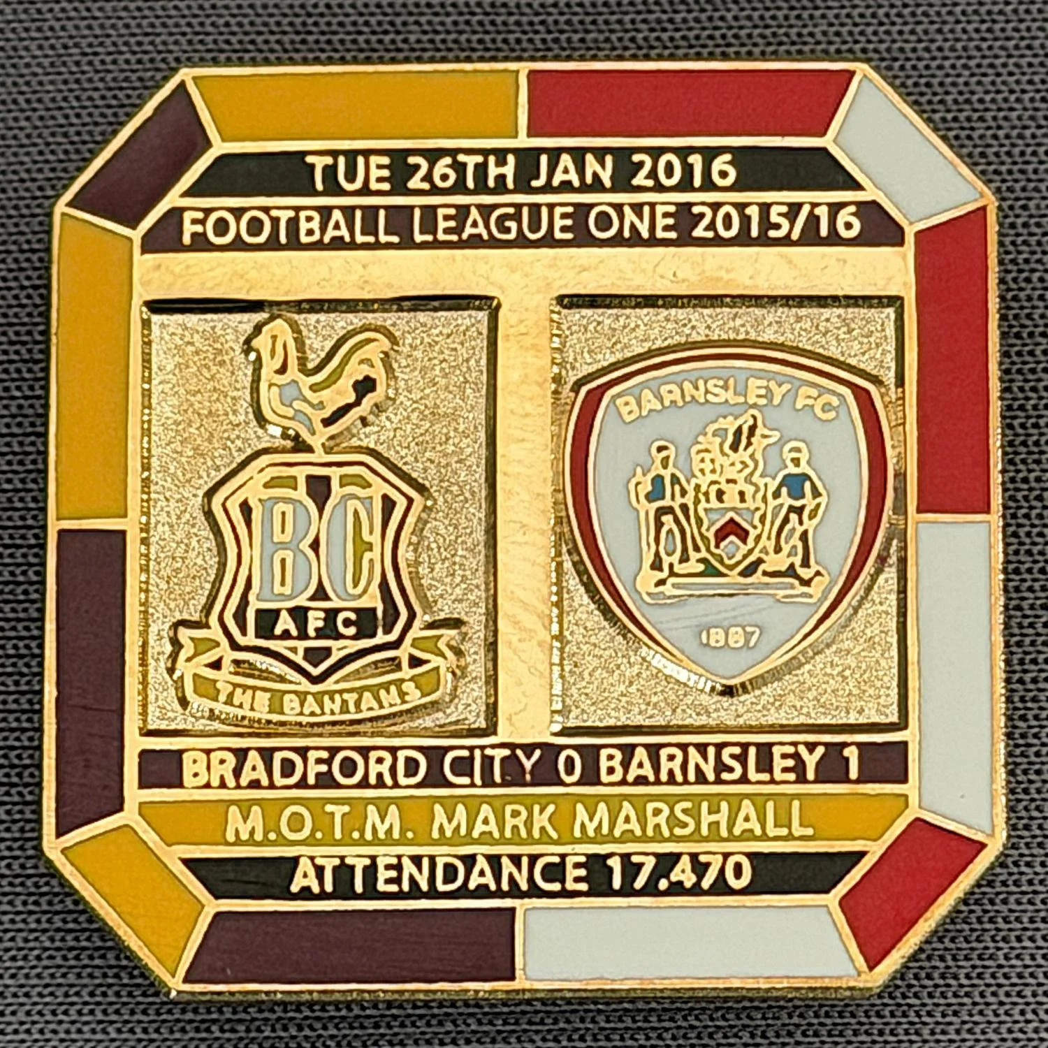 Reference Number: BCFIX334
Size: H 29.8 mm x W 29.8 mm
Pin Type: Brooch Pin
Plating: Gold
Value: £8
Manufacturer: Bradford City Badges
Comments: Bradford City v Barnsley 2015/16, Limited Edition of 50 Badges (Gold Version)