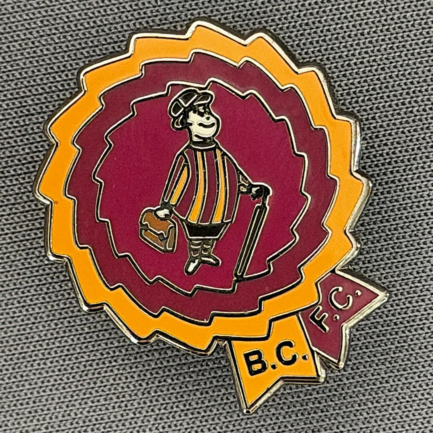 Reference Number: BCGEN124
Size: H 24.5 mm x W 20.9 mm
Pin Type: Brooch Pin
Plating: Black Nickel
Value: £6
Manufacturer: Unknown
Comments: Claret & Amber City Gent Rosette.