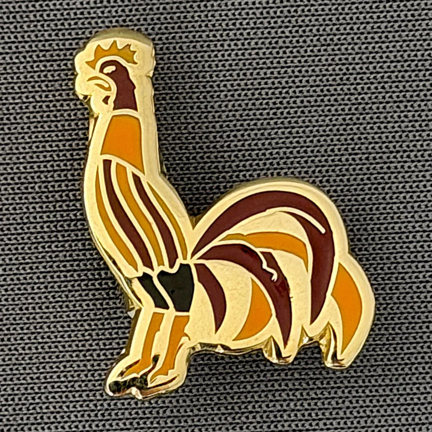Reference Number: BCBAN066
Size: H 21.7 mm x W 16.6 mm
Pin Type: Brooch Pin
Plating: Silver
Value: £6
Manufacturer: Unknown
Comments: Claret & Amber Bantam Crest