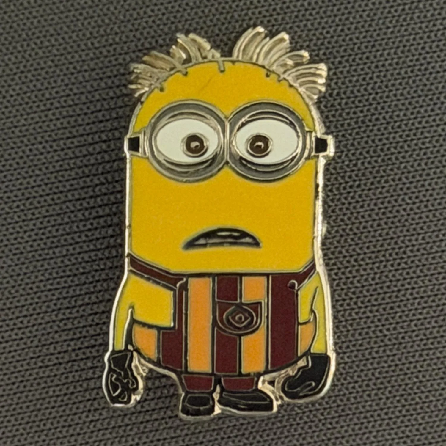 Reference Number: BCCTN054
Size: H 22.6 mm x W 13.4 mm
Pin Type: Brooch Pin
Plating: Silver
Value: £6
Manufacturer: Unknown
Comments: Minion in City Kit