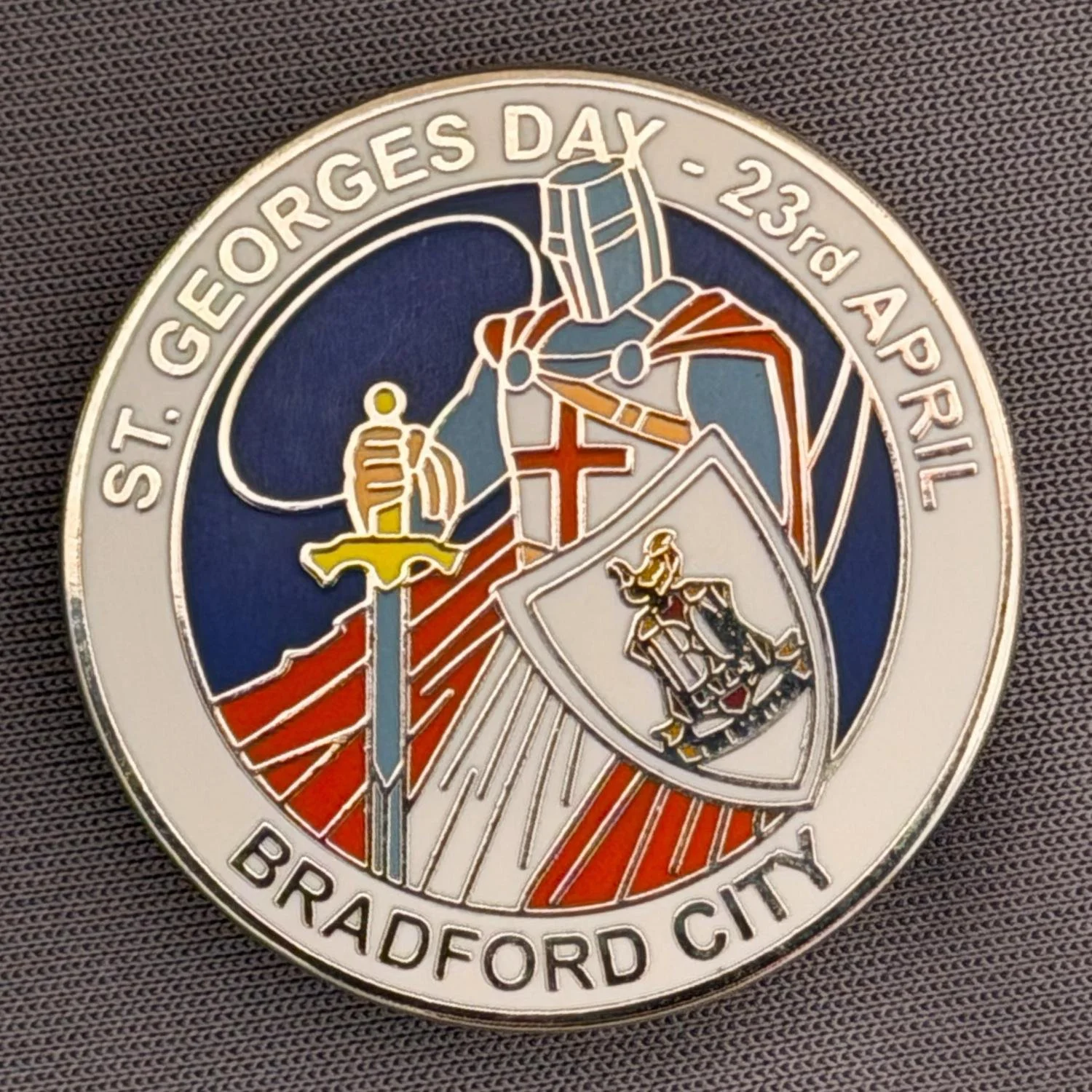 Reference Number: BCFLA040
Size: D 32 mm
Pin Type: Metal Clutch
Plating: Silver
Value: £6
Manufacturer: Not Known
Comments: St George's Day Bradford City White Version 