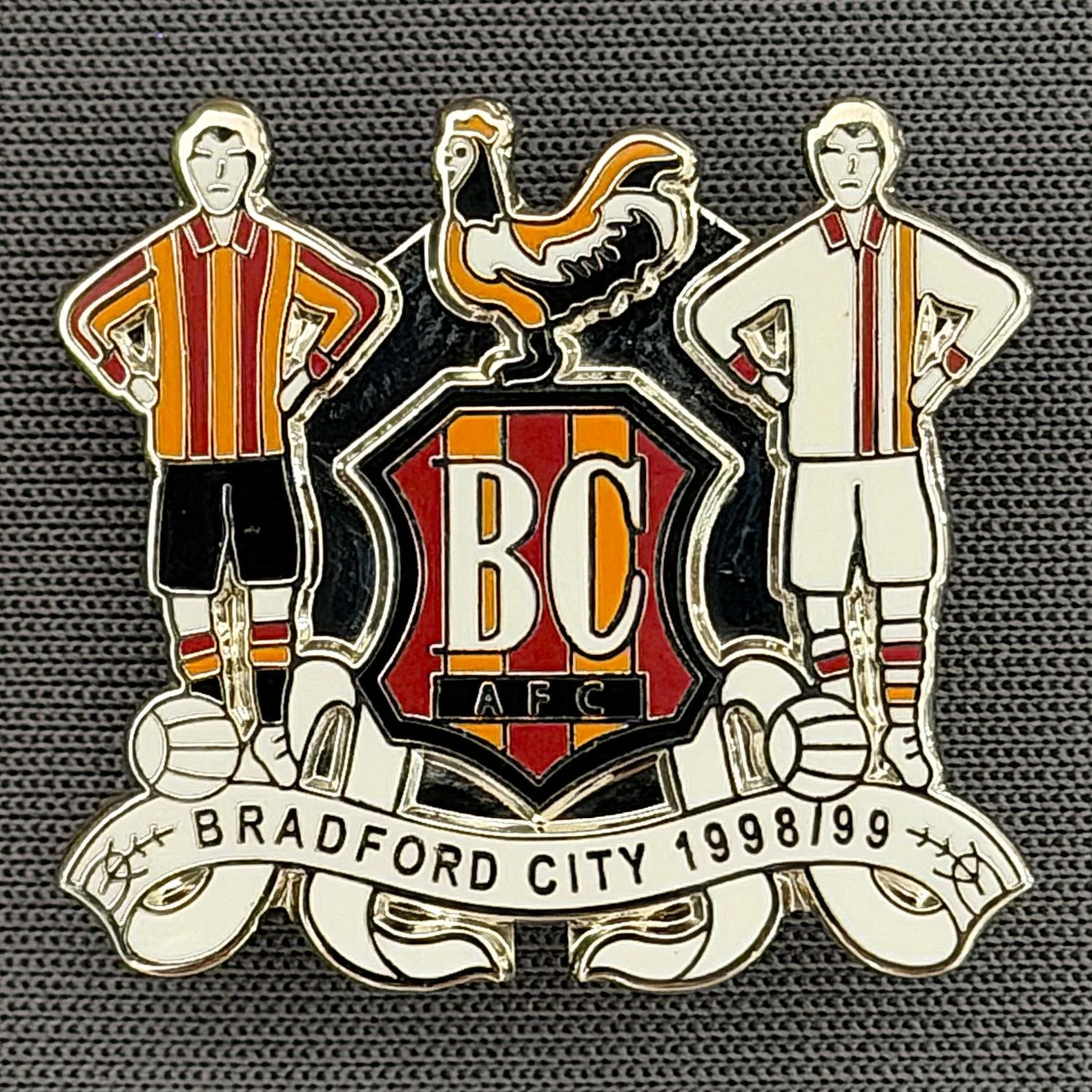 Reference Number: BCEVE062
Size: H 23 mm x W 25.3 mm
Pin Type: Brooch Pin
Plating: Silver
Value: £8
Manufacturer: Paraders
Comments: Bradford City 1998/99