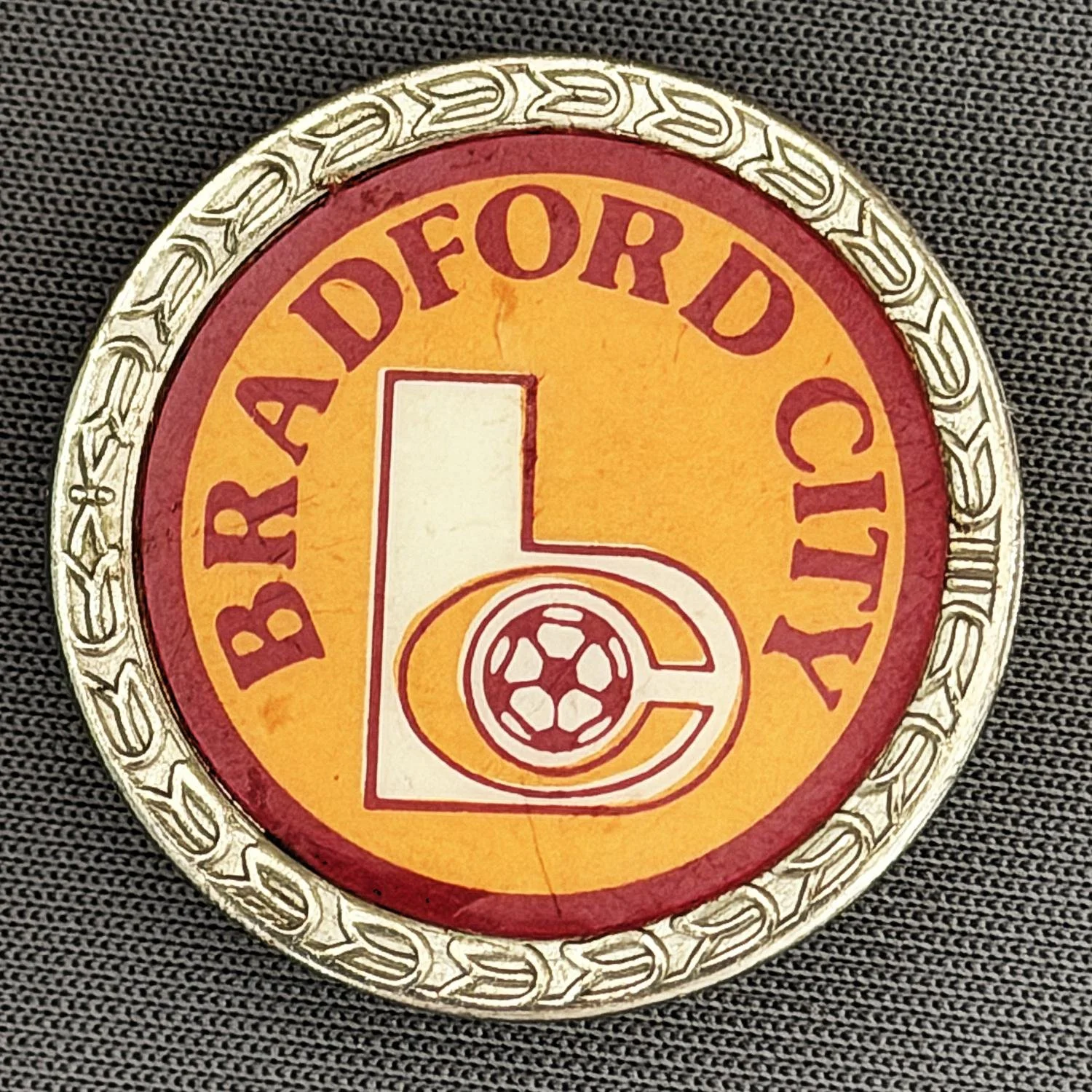 Reference Number: BCC&L008
Size: D 27.3 mm
Pin Type: Brooch Pin
Plating: Silver
Value: £12
Manufacturer: Unknown
Comments: Mid 70s Circular  BC Plastic Insert