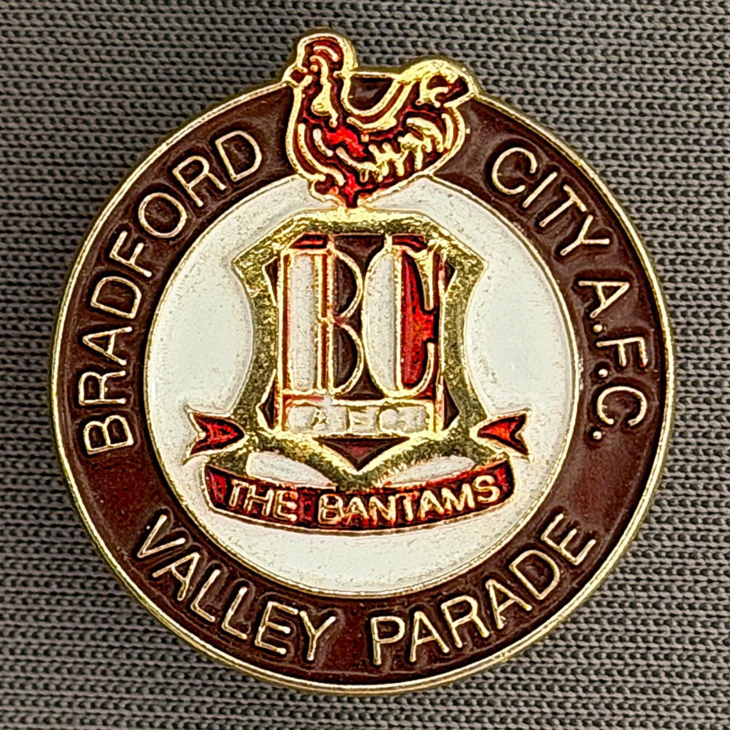 Reference Number: BCC&L018
Size: H 22.3 mm x W 20.9 mm
Pin Type: Metal Clutch
Plating: Gold
Value: £8
Manufacturer: Unknown
Comments: Claret City Logo Small Version