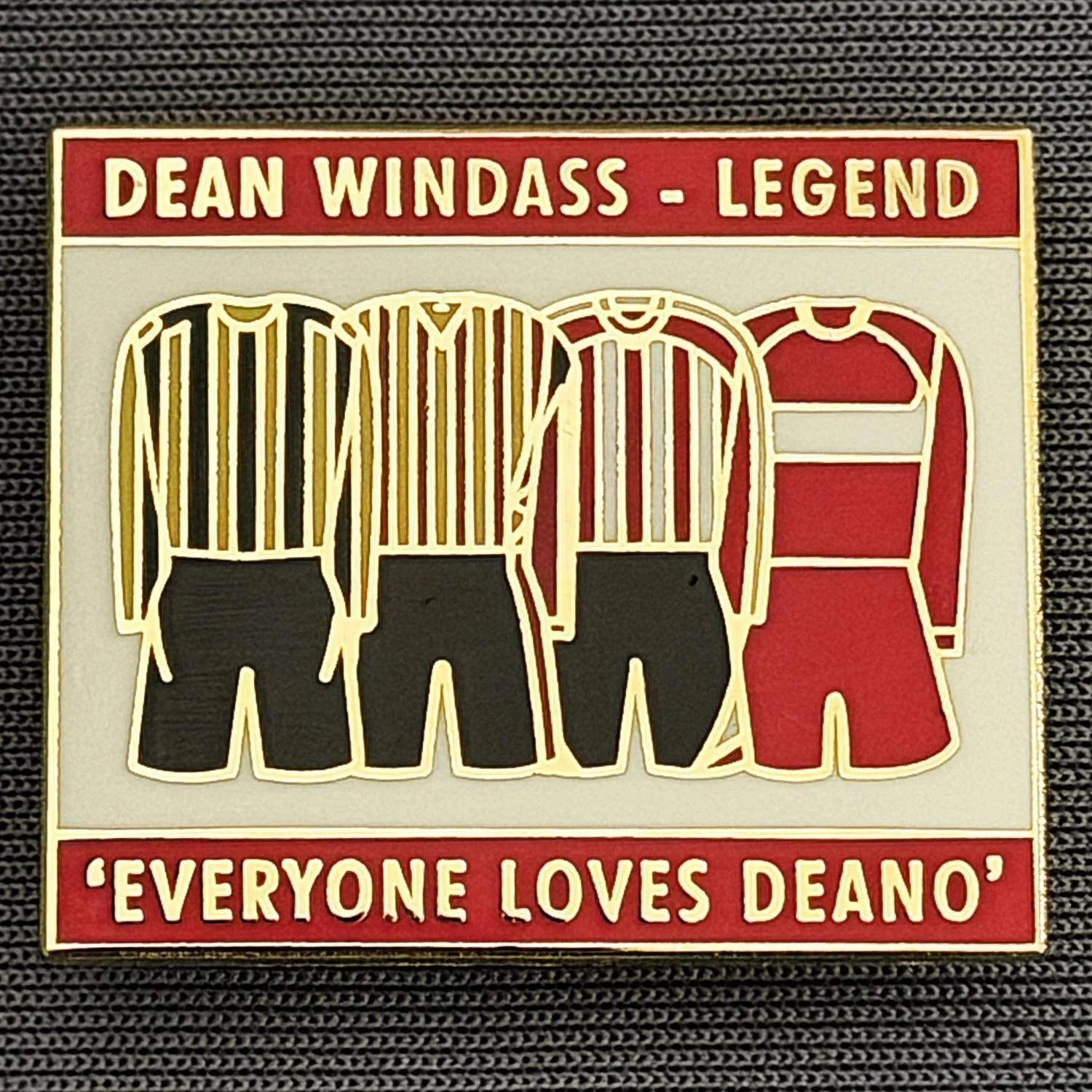 Reference Number: BCUN037
Size: H 24 mm x W 28.1 mm
Pin Type: Brooch Pin
Plating: Gold
Value: £6
Manufacturer: Unknown
Comments: Dean Windass Legend, Everyone Loves Deano, Red & White Version
