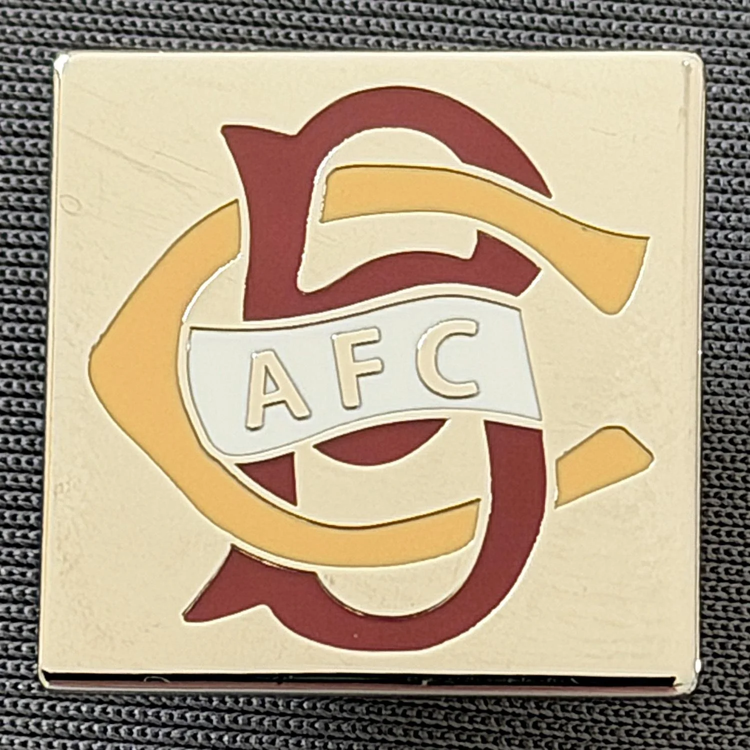 Reference Number: BCC&L057
Size: H 20.1 mm x 20.1 mm
Pin Type: Brooch Pin
Plating: Silver
Value: £8
Manufacturer: Paraders
Comments: BCAFC Ayrton Scroll Claret & Amber