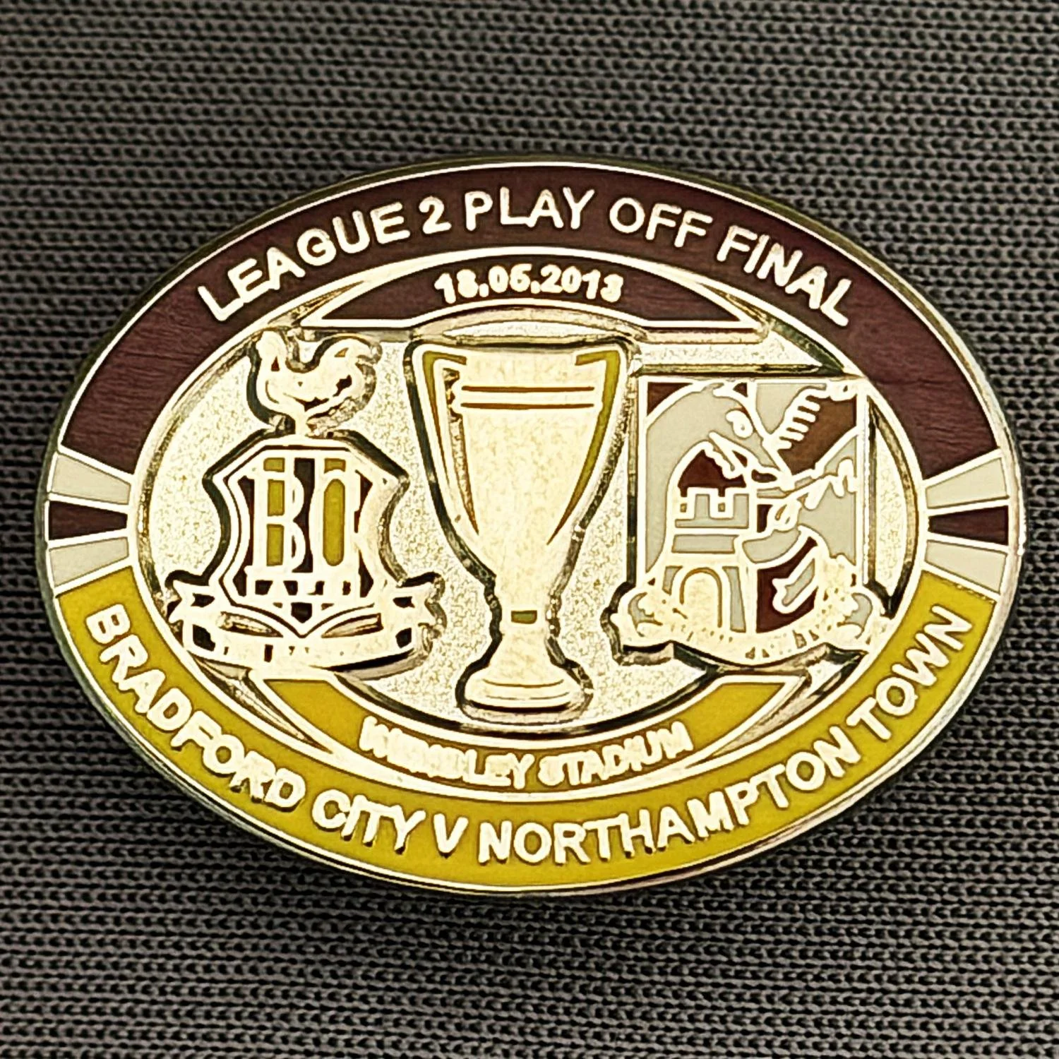 Reference Number: BCOFIX022
Size: H 19.3 mm x W 25.2 mm
Pin Type: Brooch Pin
Plating: Silver
Value: £6
Manufacturer: Unknown
Comments: League 2 Play Off Final City v Northampton Town 2013, Claret & Amber Version