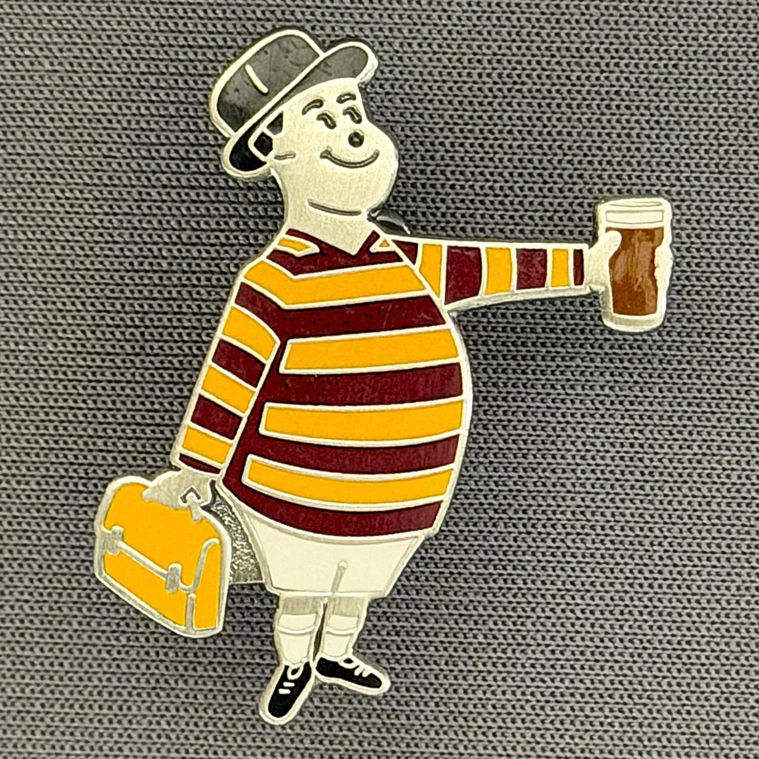 Reference Number: BCGEN099
Size: H 28.8 mm x W 20.9 mm
Pin Type: Brooch Pin
Plating: Antique Silver
Value: £20
Manufacturer: Bradford City Badges
Comments: City Gent Beer, Amber Briefcase. One Off Badge.