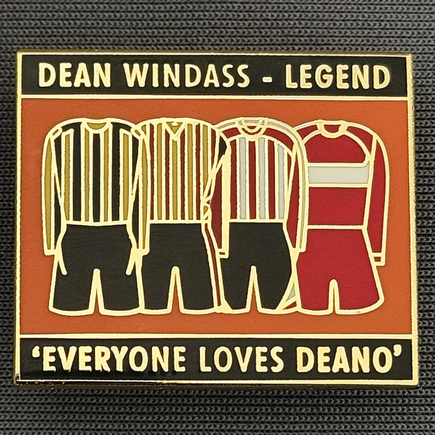 Reference Number: BCUN035
Size: H 24 mm x W 28.1 mm
Pin Type: Brooch Pin
Plating: Gold
Value: £6
Manufacturer: Unknown
Comments: Dean Windass Legend, Everyone Loves Deano, Black & Gold Version