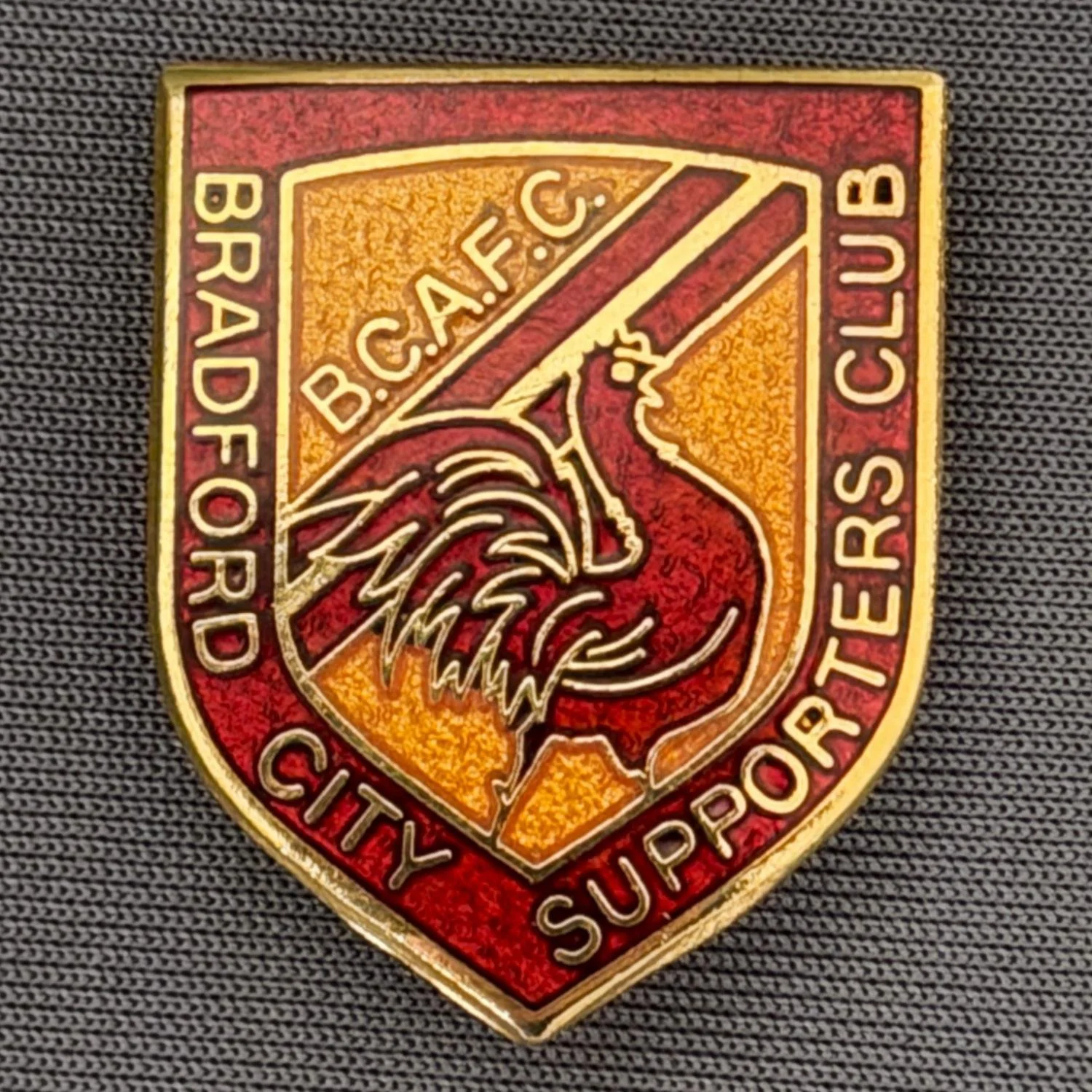 Reference Number: BCSUP006
Size: H 27.7mm x W 22.2 mm
Pin Type: Brooch Pin
Plating: Gold
Value: £20
Manufacturer: W Reeves & Co
Comments: Bradford City Supporters Club Badge
