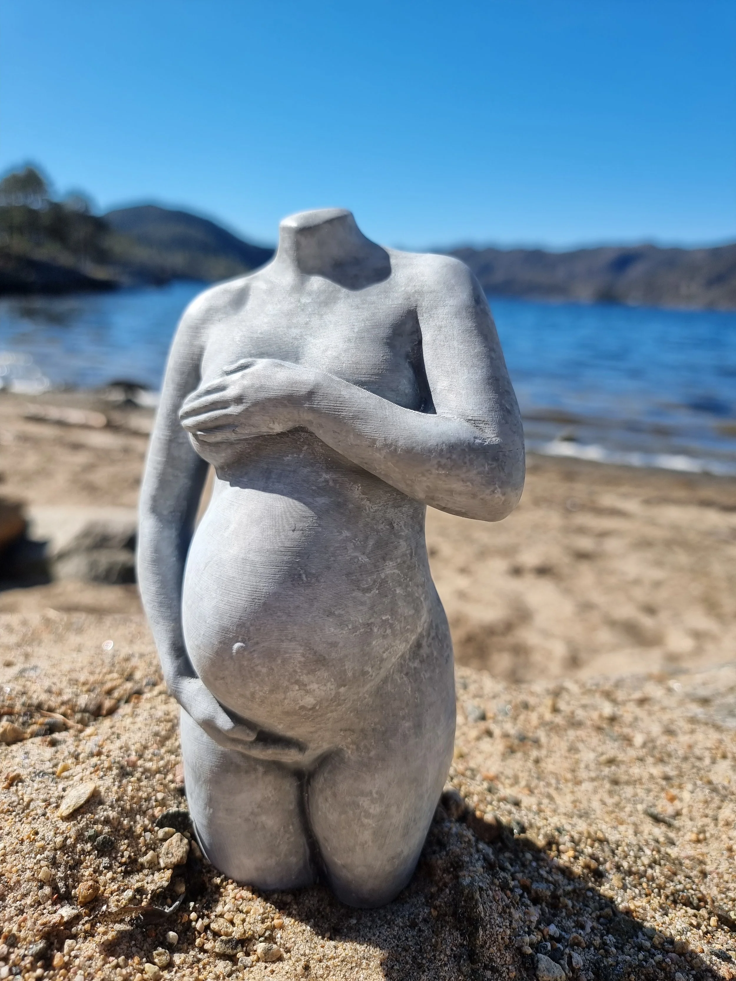 3D-kunst i steinutførelse og Sculpts signaturutførelse på gravidskulptur