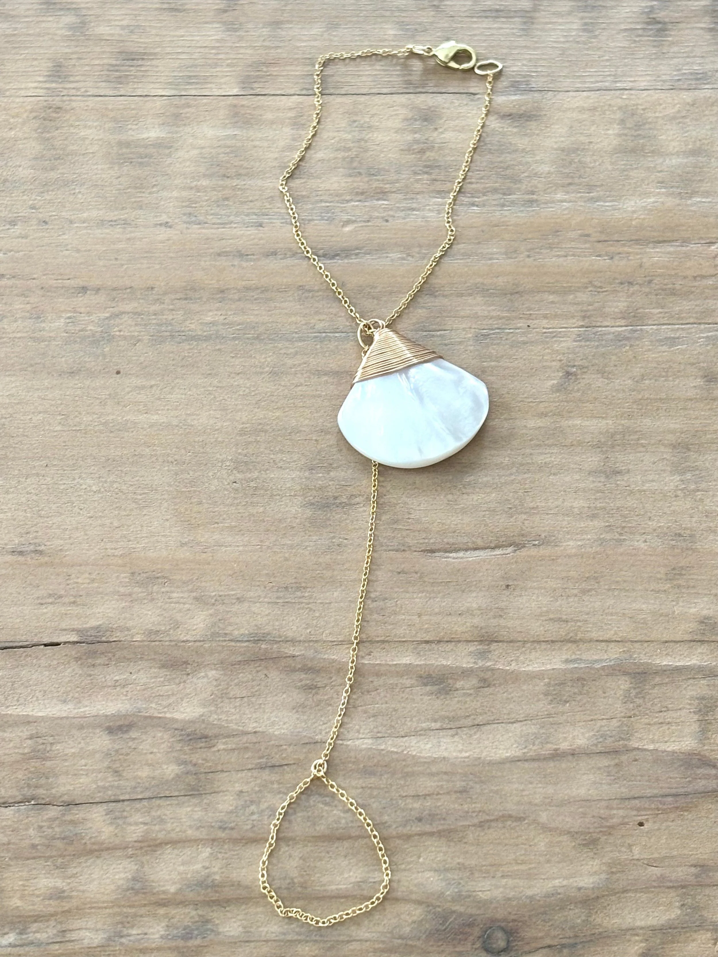 SUN AMULET HANDCHAIN