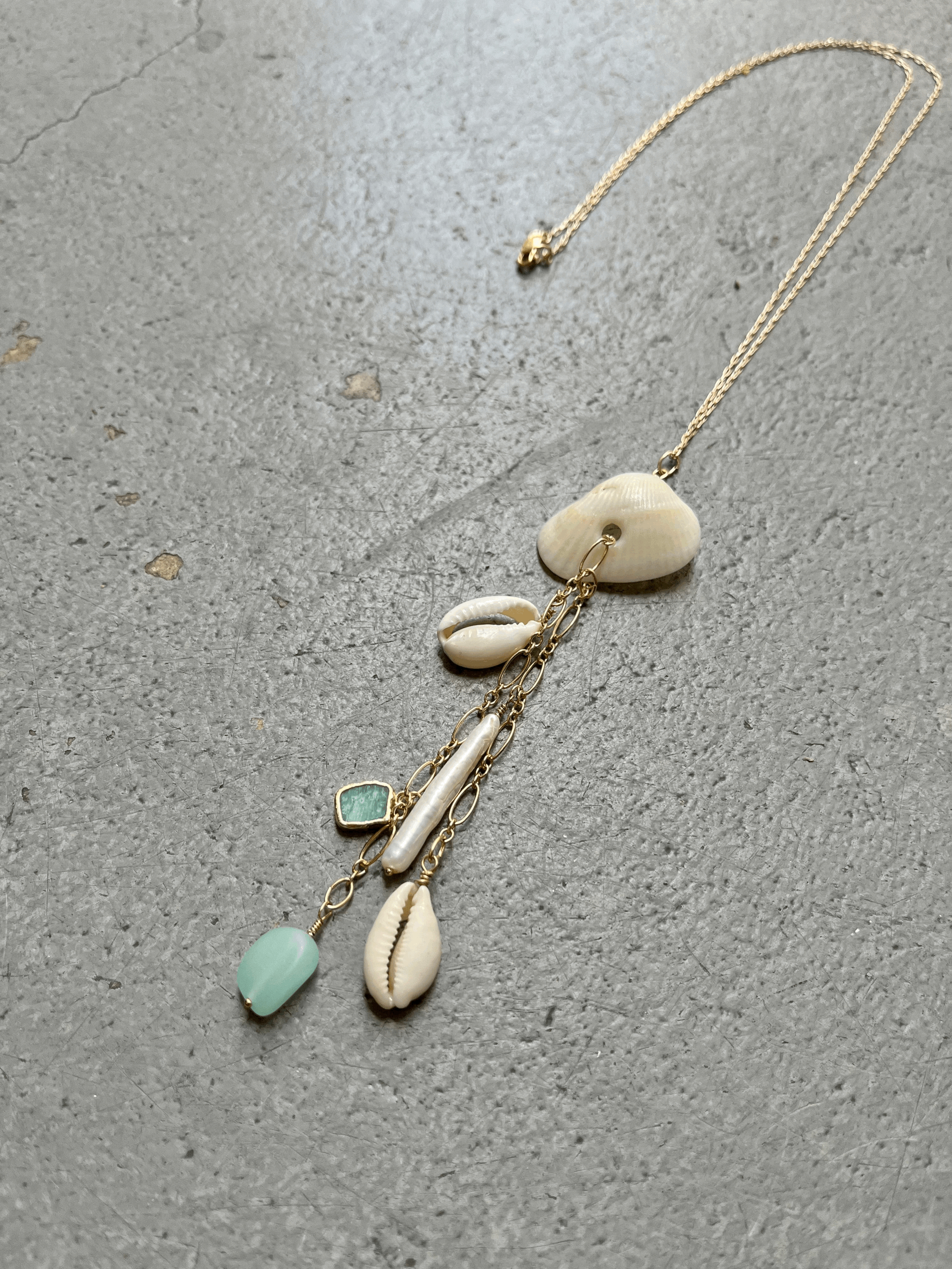 GONE SHELLING NECKLACE