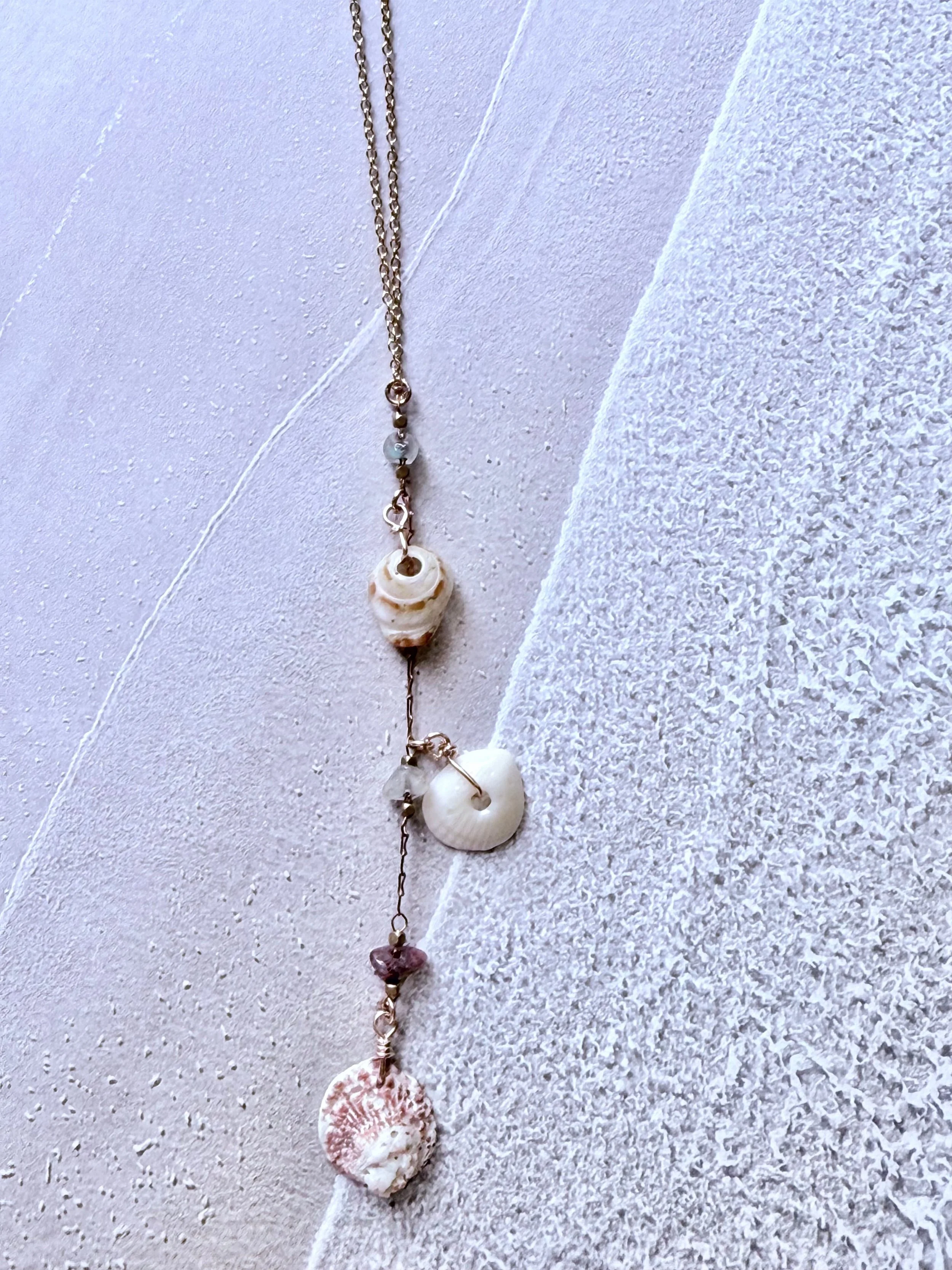 BREEZY LARIAT NECKLACE