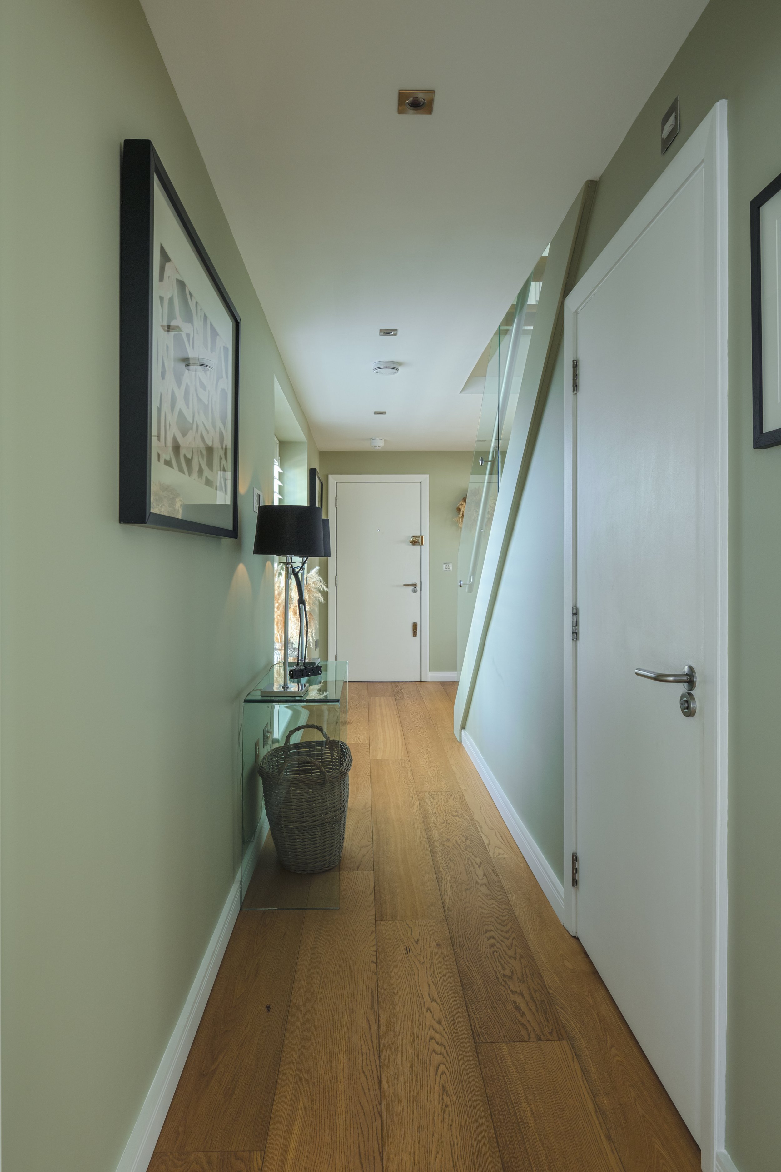 05_HALLWAY_01.jpg