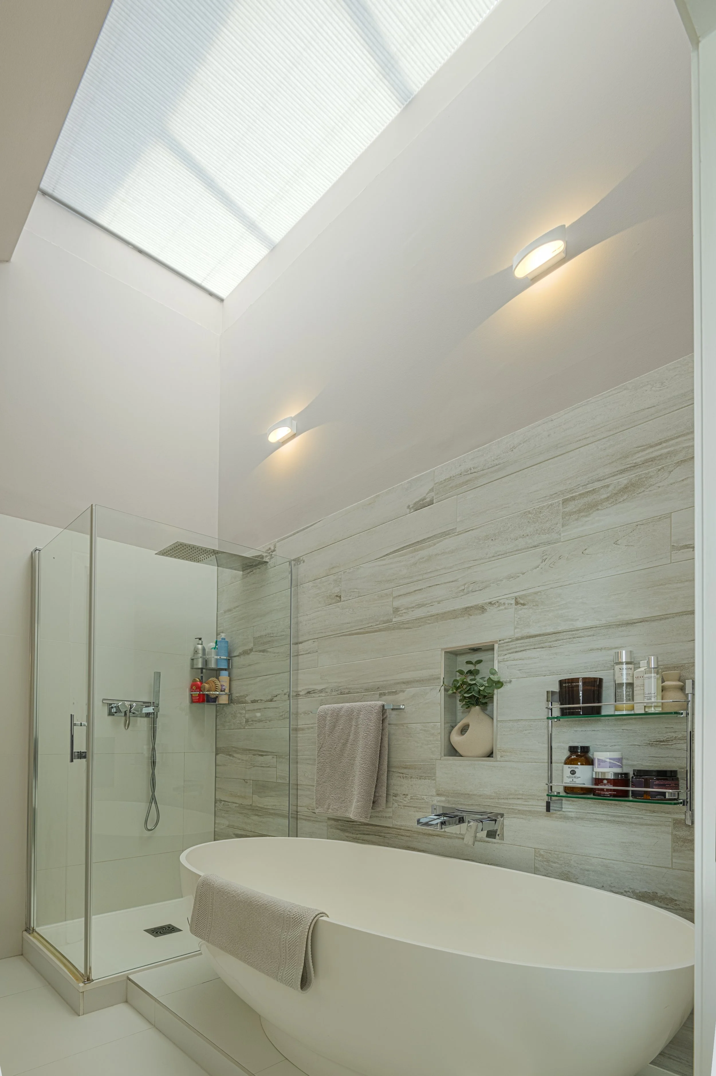 10_MASTER_BR_bath3.jpg