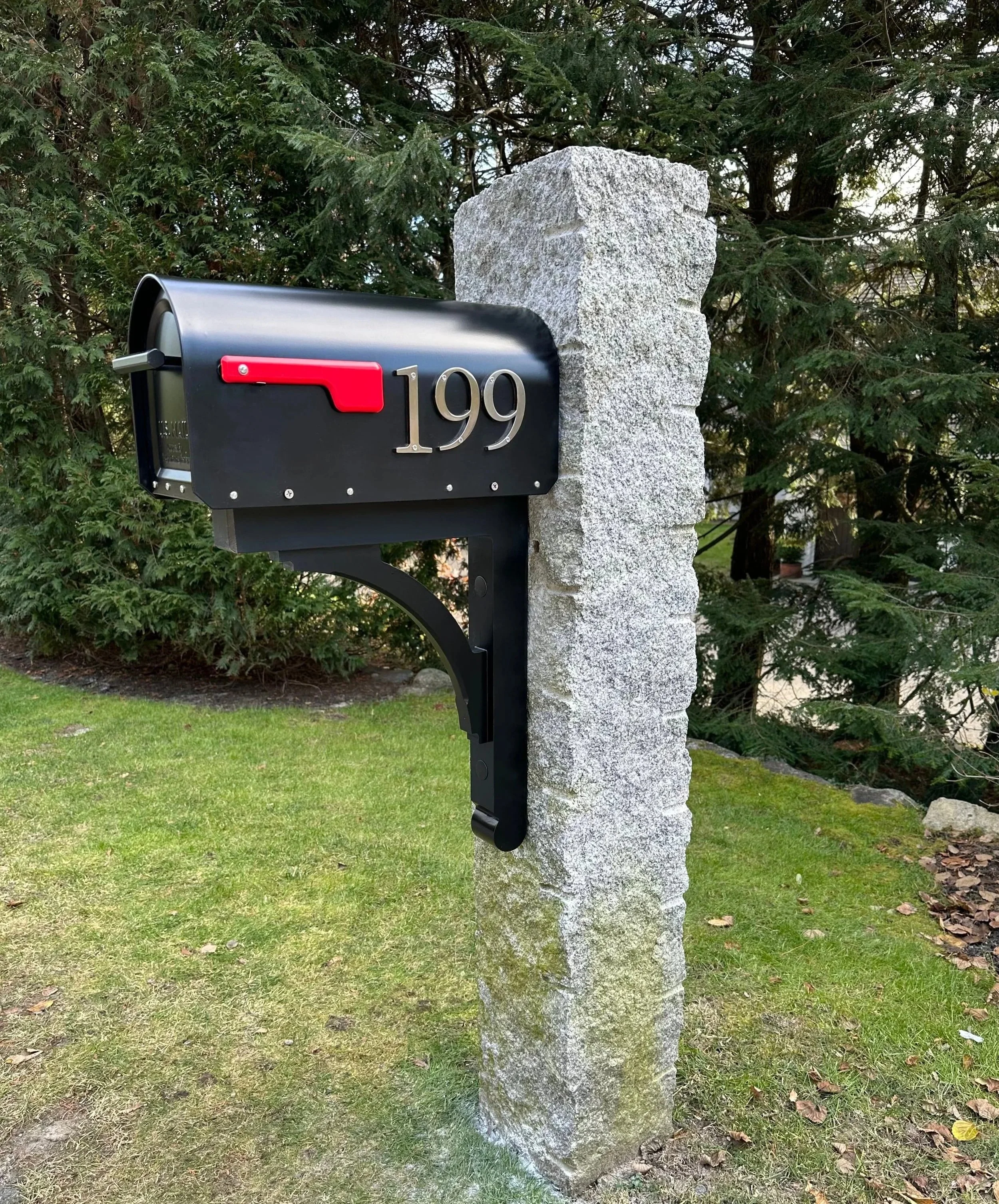 granite post, natural cap, black mailbox, black AZEK bracket