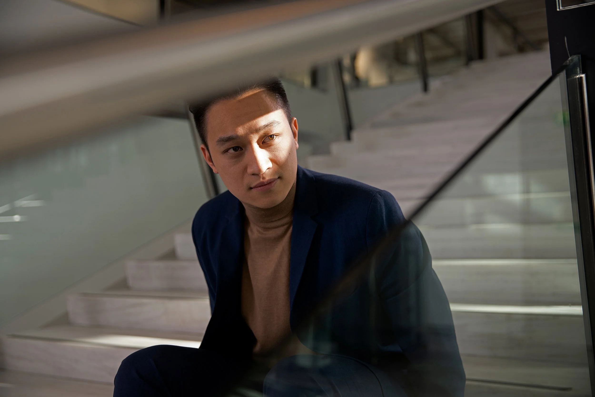 Team- & Mitarbeiterfotos Dynamische und authentische Aufnahmen Ihres Teams. Wir fangen echte Momente ein und schaffen professionelle Teamfotos, die Persönlichkeit, Zusammenhalt und Markenidentität widerspiegeln.