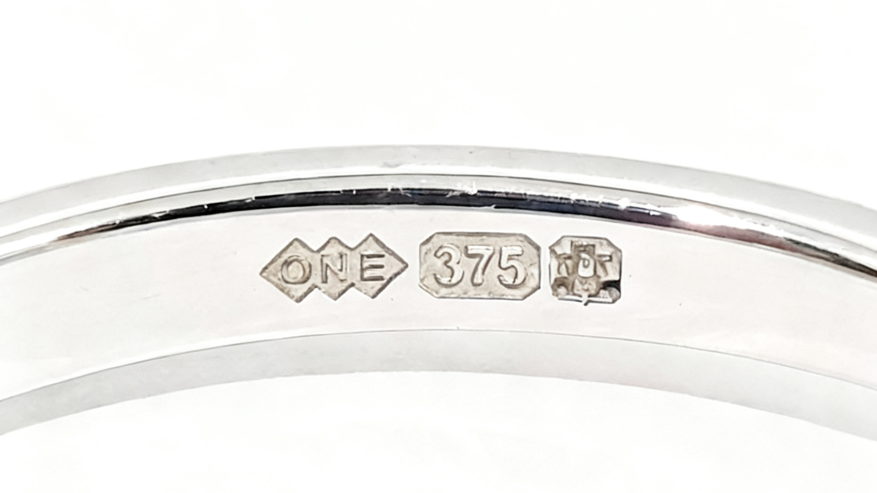 The 1V1 LONDON Guide to British Hallmarking &amp; Diamond Standards