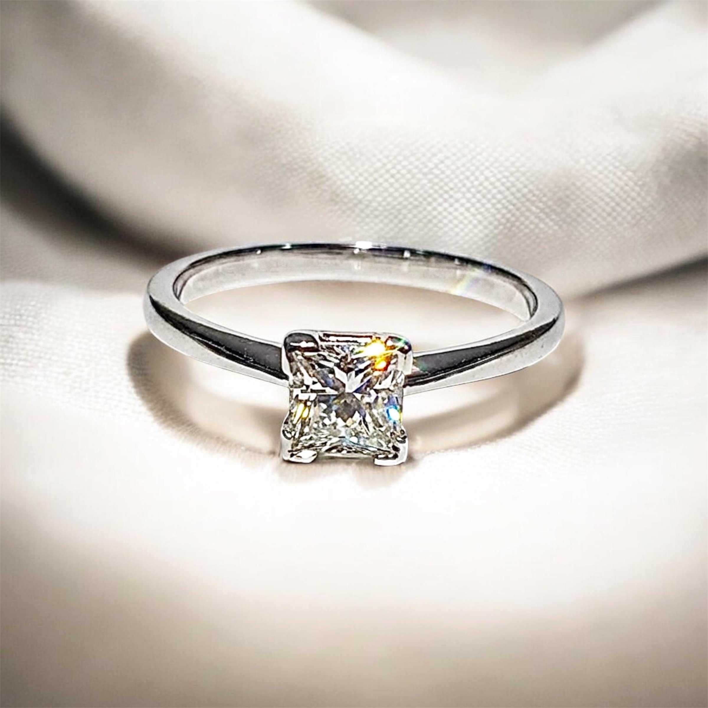 9ct White Gold Diamond Engagement Ring. GIA certified. Assay Office verification and hallmarking.