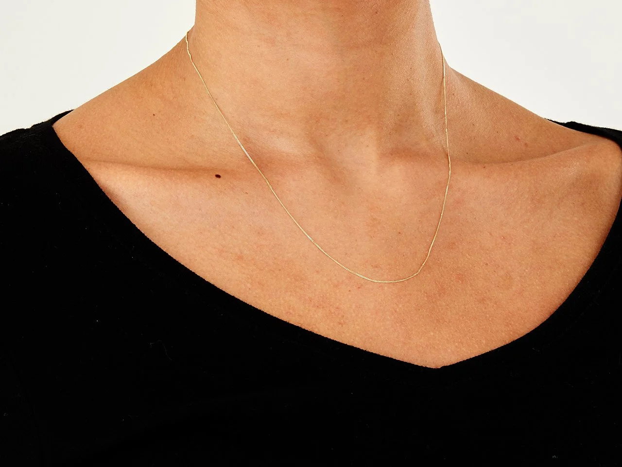 9ct-yellow-gold-diamond-cut-curb-chain-0-5mm-18inch-1v1london-brandnew-9ct-yellow-gold-gift box.jpg