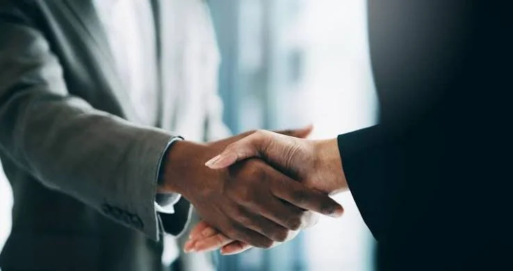 Who Actually Says Yes? How a Partnership Decision Gets Made Inside a U.S. Software Company — a Guide for AI and Software Companies
