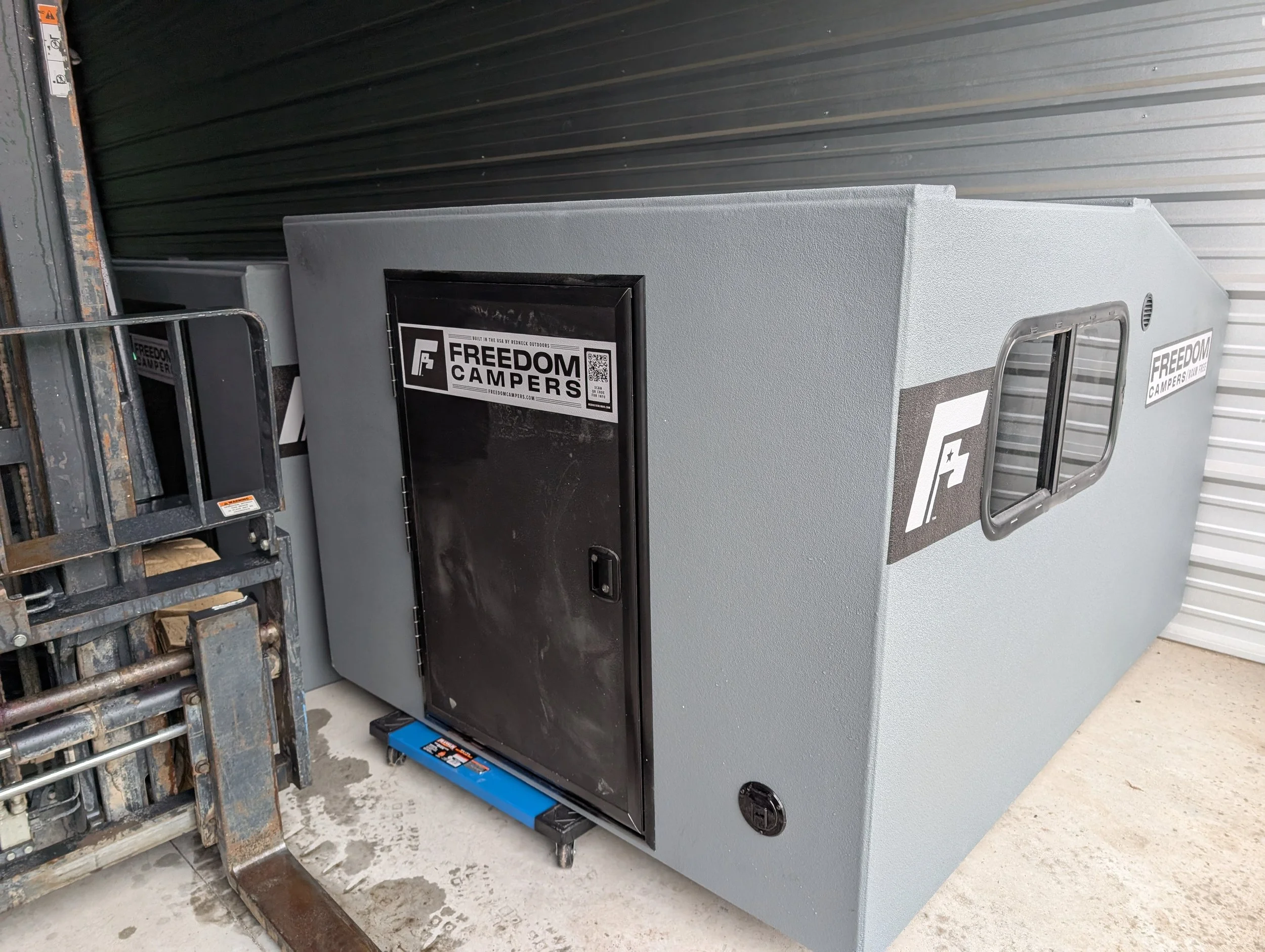 72 x 89 Freedom Camper grey.jpg