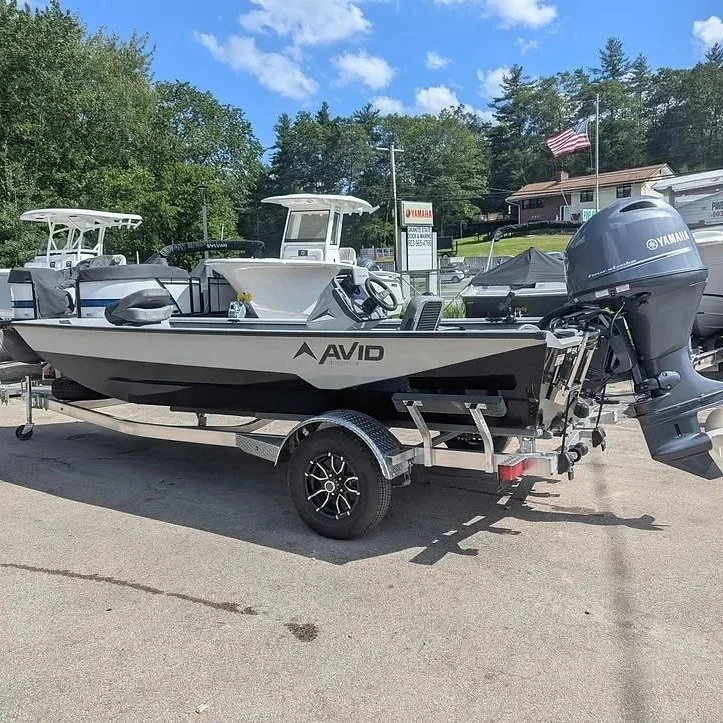 2025 Avid 18 Rogue Side Console w/Yamaha 90HP & Trailer