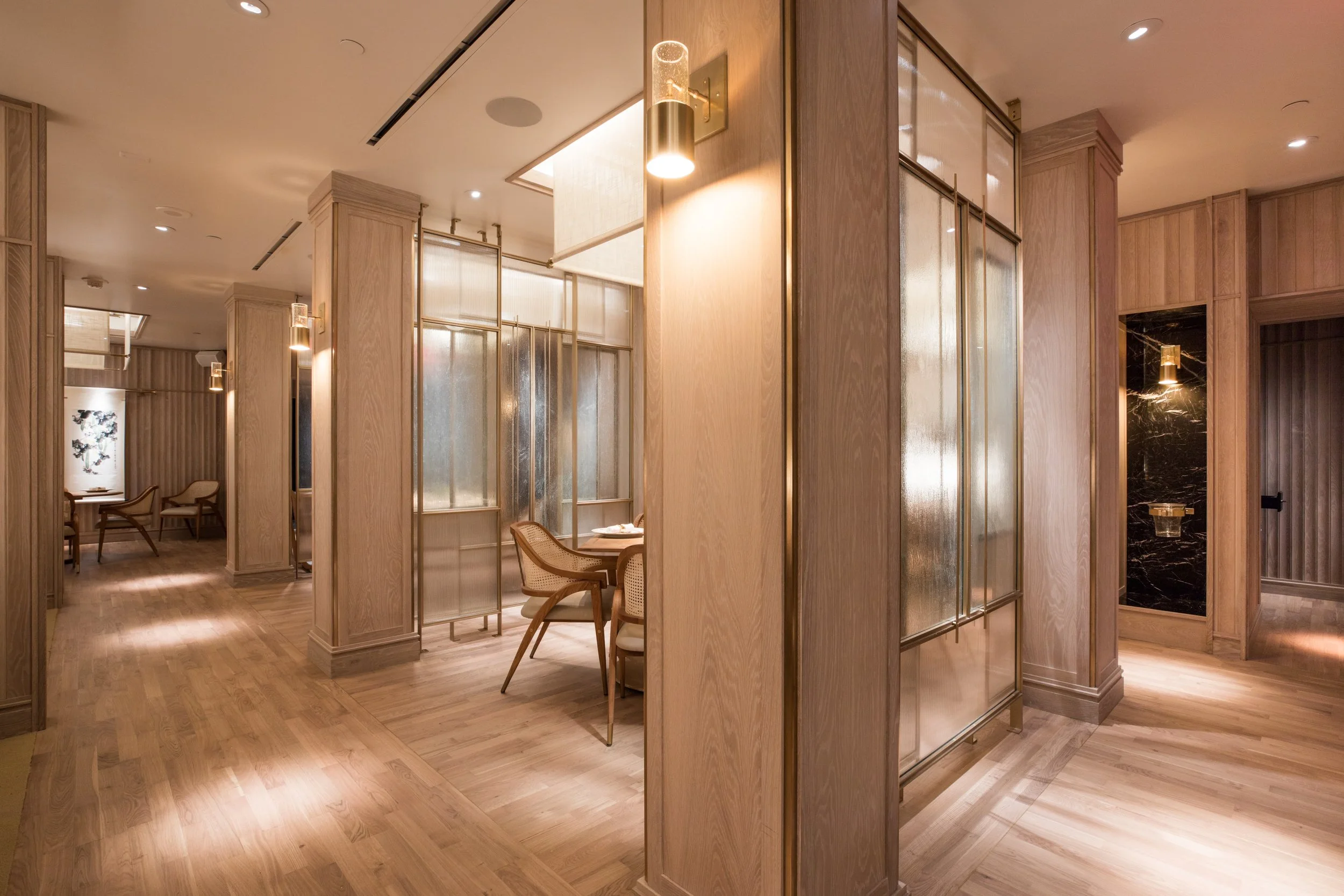   Eight Tables  
A secluded, exclusive dining experience rooted in tradition and intimacy 
 Retail + Hospitality 