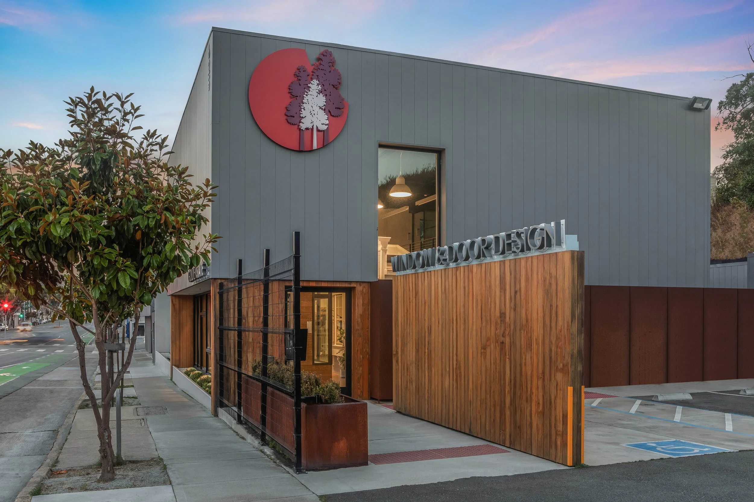   Potrero Showroom  
A working showroom shaped by the material it represents 
 Office + Education 