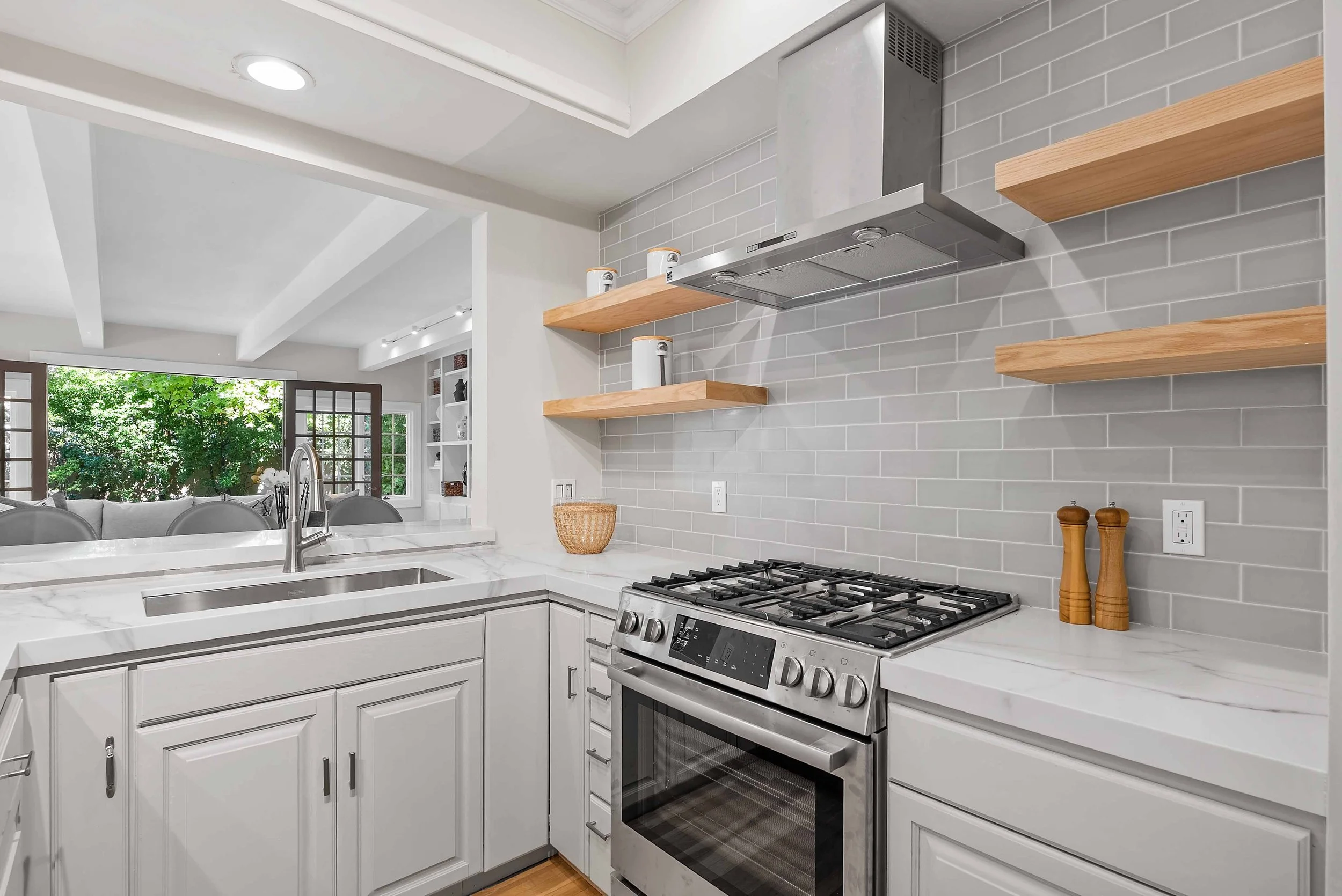 631_Coleridge_2_Kitchen_5.jpg