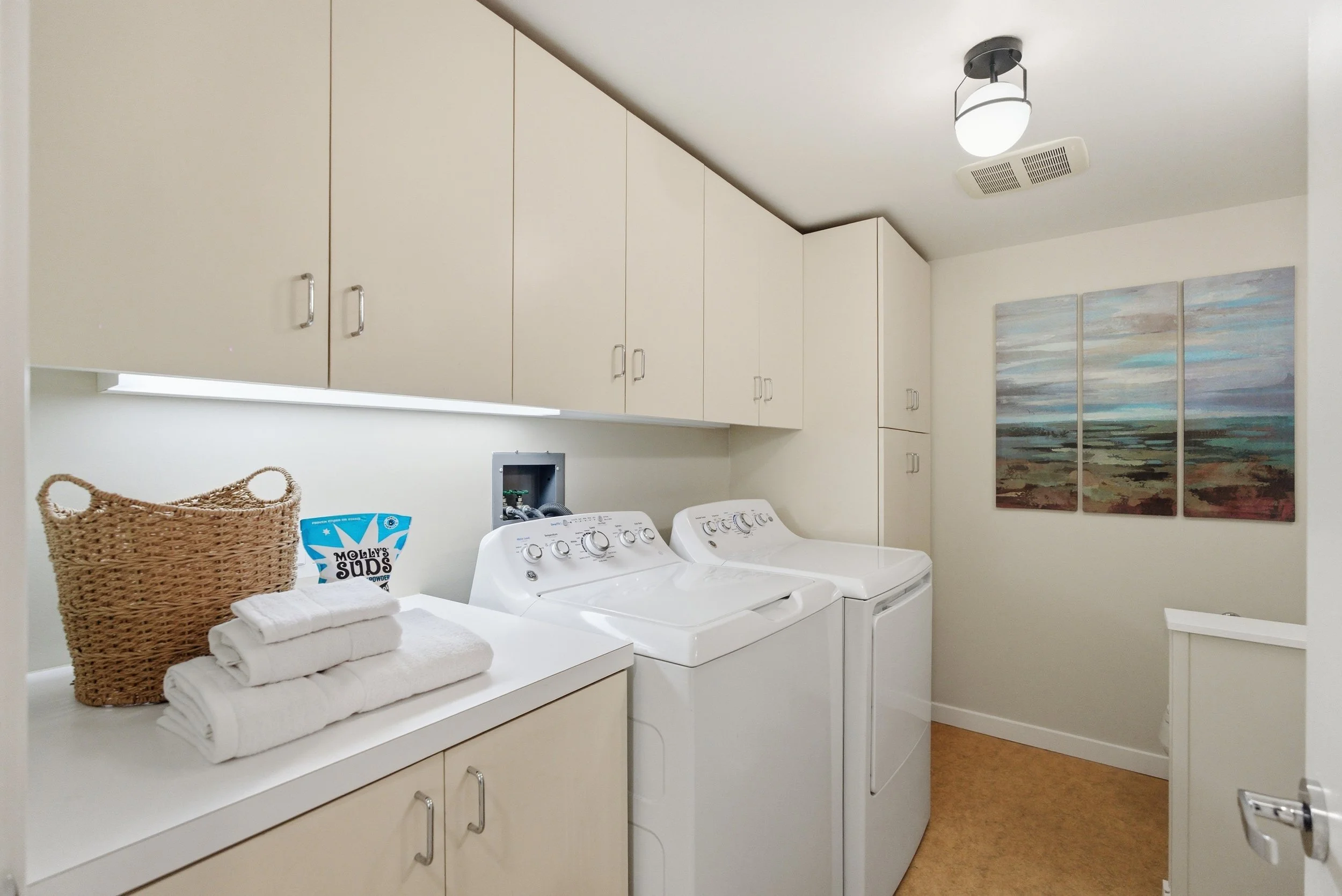 2 4 1157Lincoln_Laundry_1.jpg