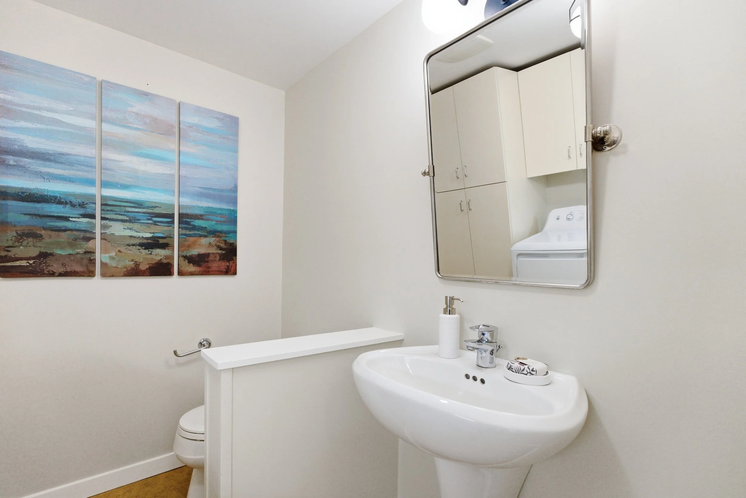 2 5 1157Lincoln_Bathroom_2.jpg
