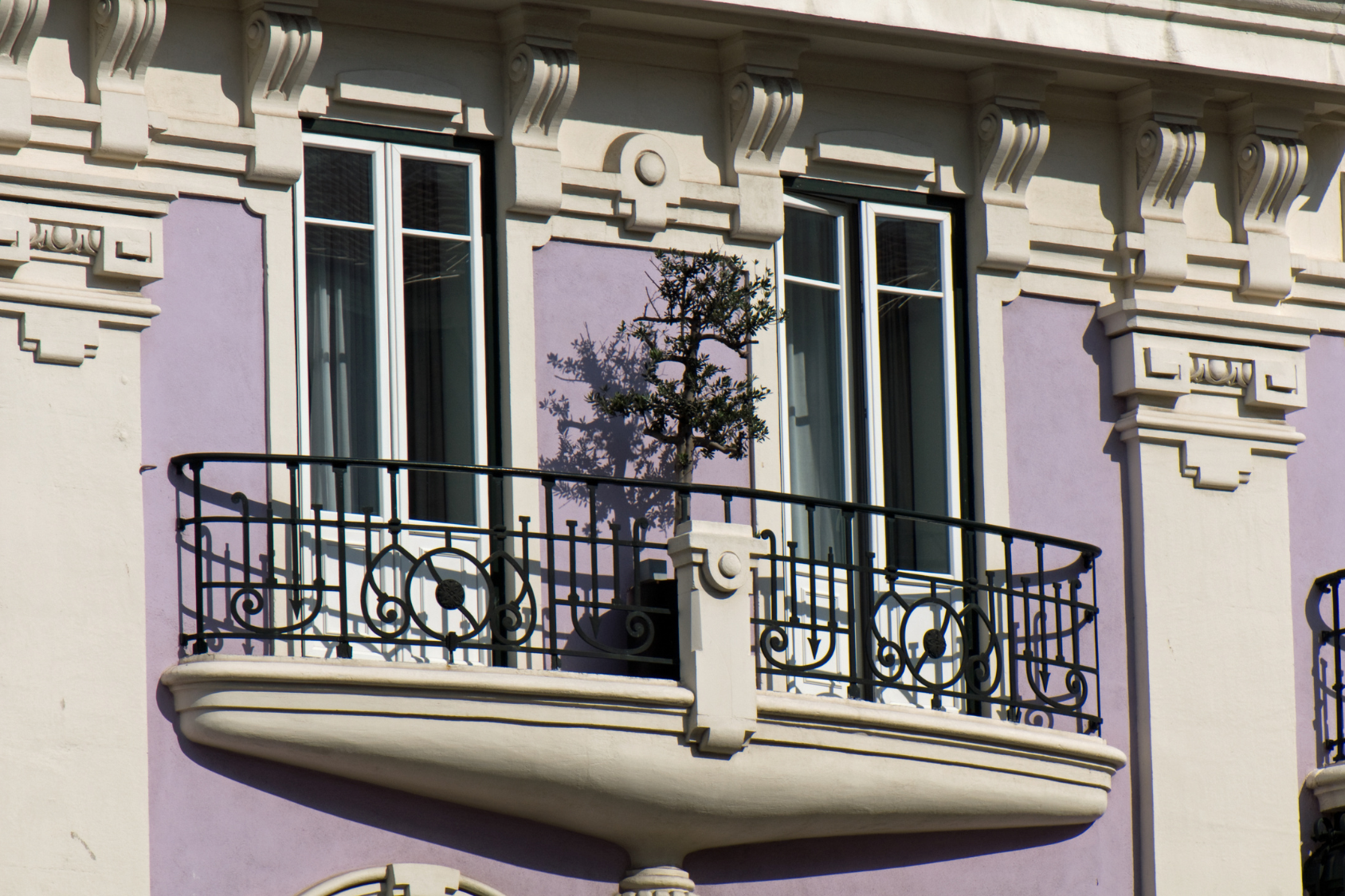 Portugal Restores Transfer Rights for Short-Term Rental Licenses