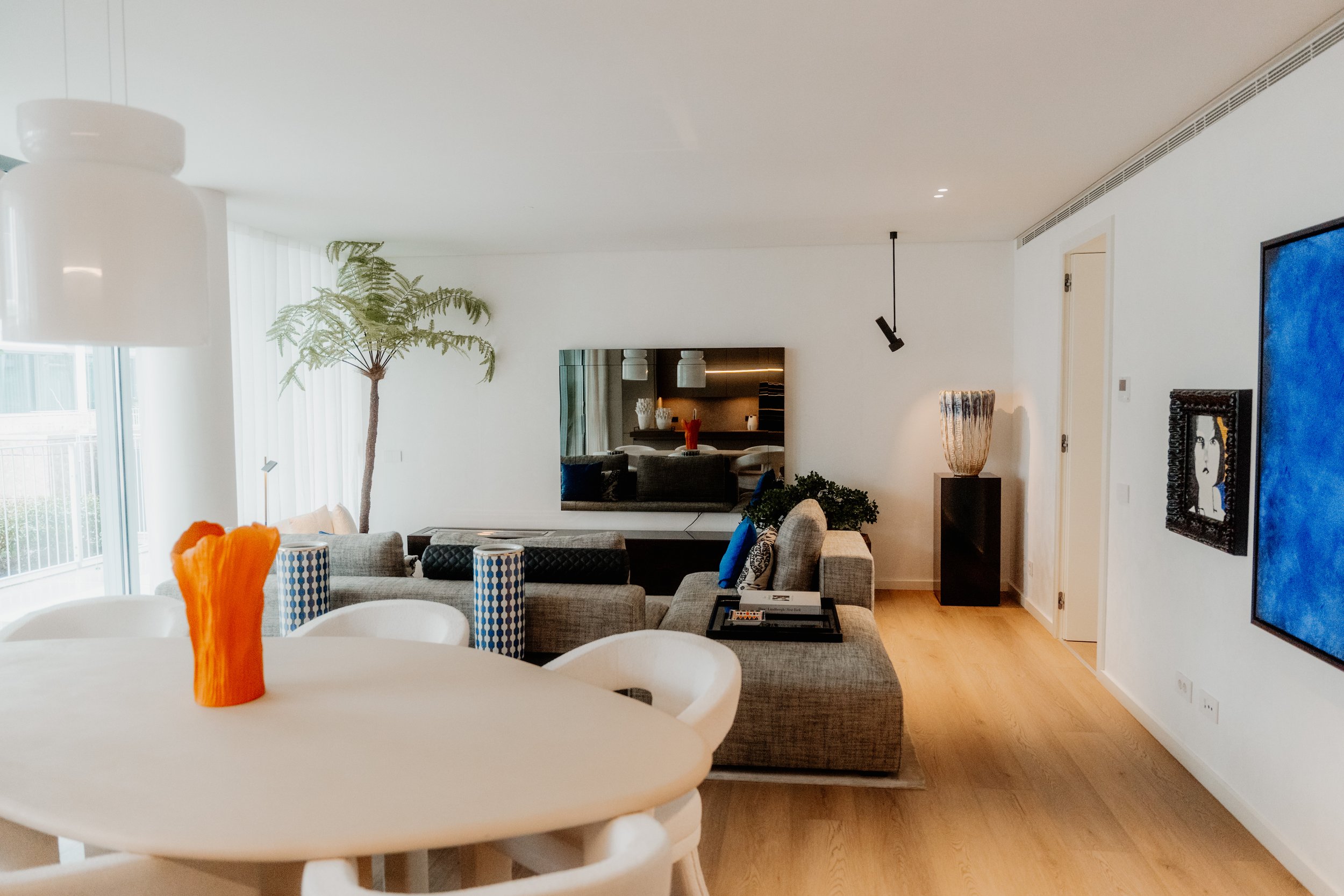 Contemporary living room in a HillForte property by the river in Lisbon