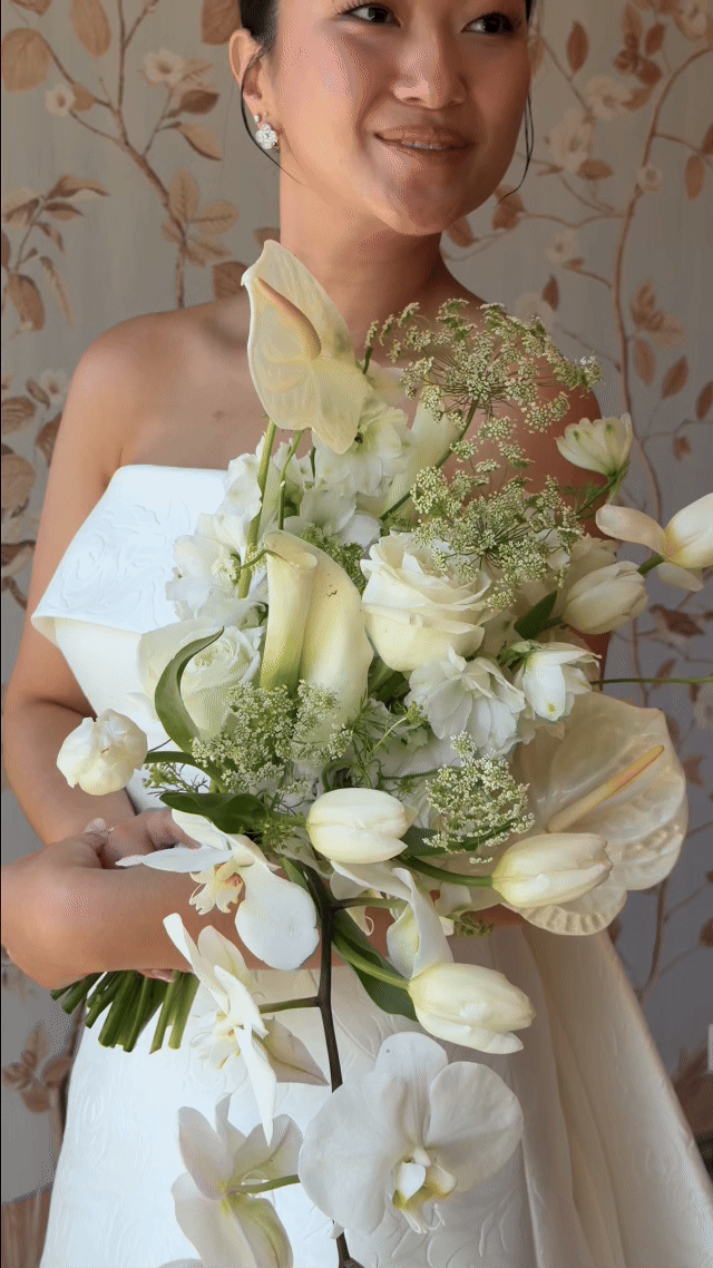 the-lannin-bride-wedding-floral-details.gif