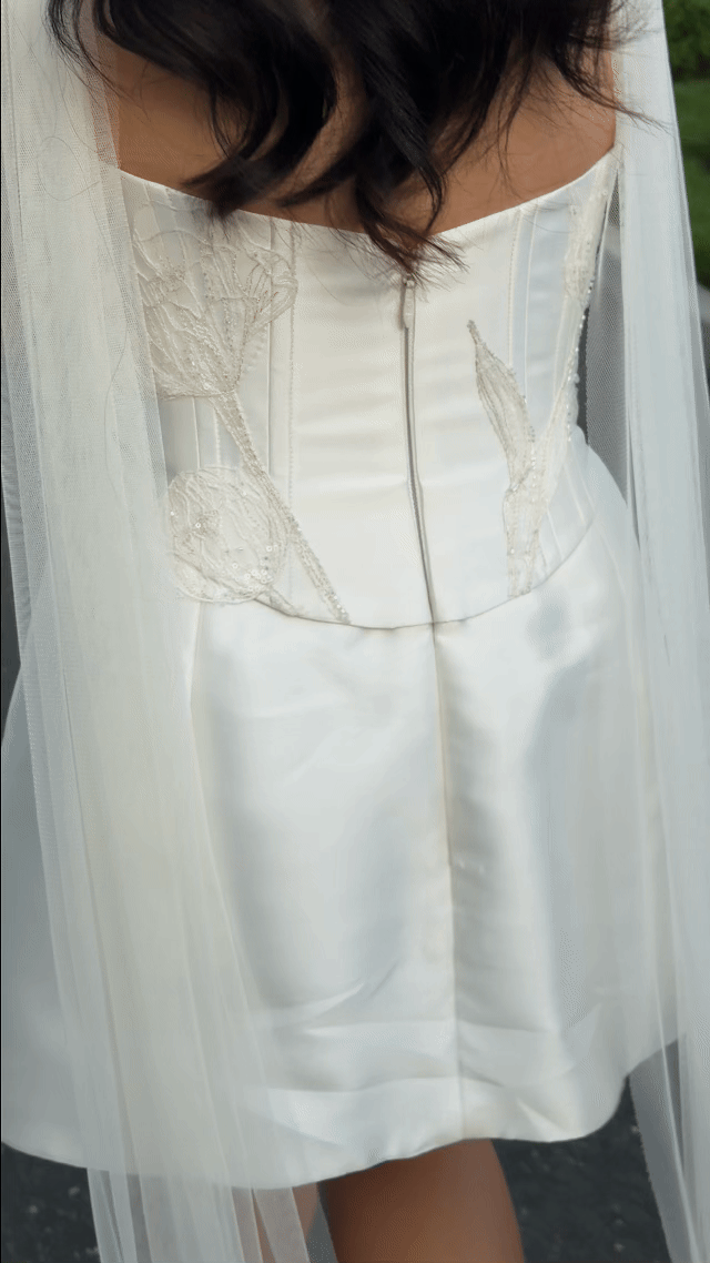 the-lannin-bride-wedding-day-dress-details.gif