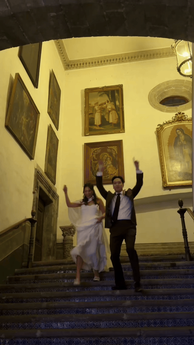 nyc-wedding-content-creator-reception-first-dance.gif